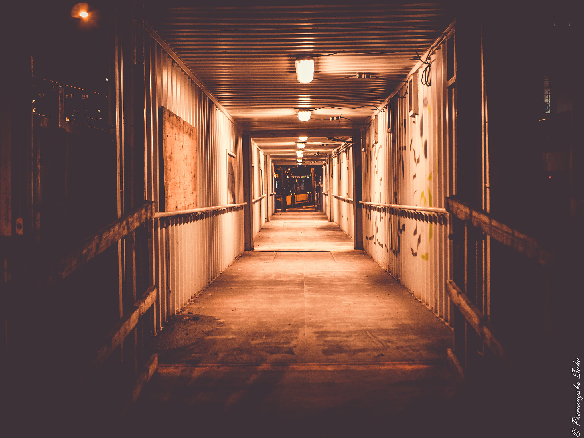 Olympus OM-D E-M10 + LUMIX G 25/F1.7 sample photo. The walk tunnel photography