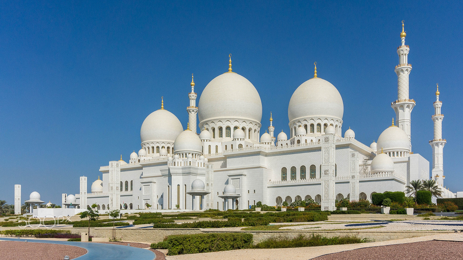 Sony Alpha NEX-5 + Sony E 16-50mm F3.5-5.6 PZ OSS sample photo. Abu dhabi mosque photography