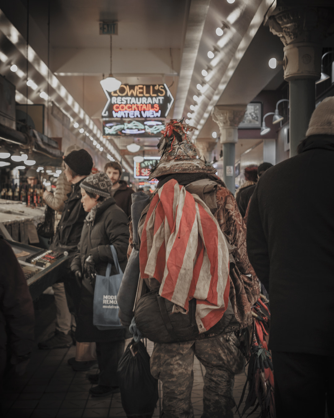 Sony FE 28mm F2 sample photo. Pike's place patriot photography