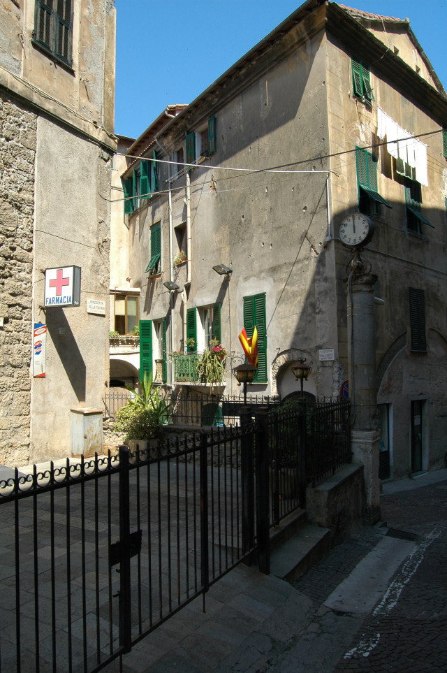 Nikon D70 sample photo. Ventimiglia (im)  piazza della fontana photography