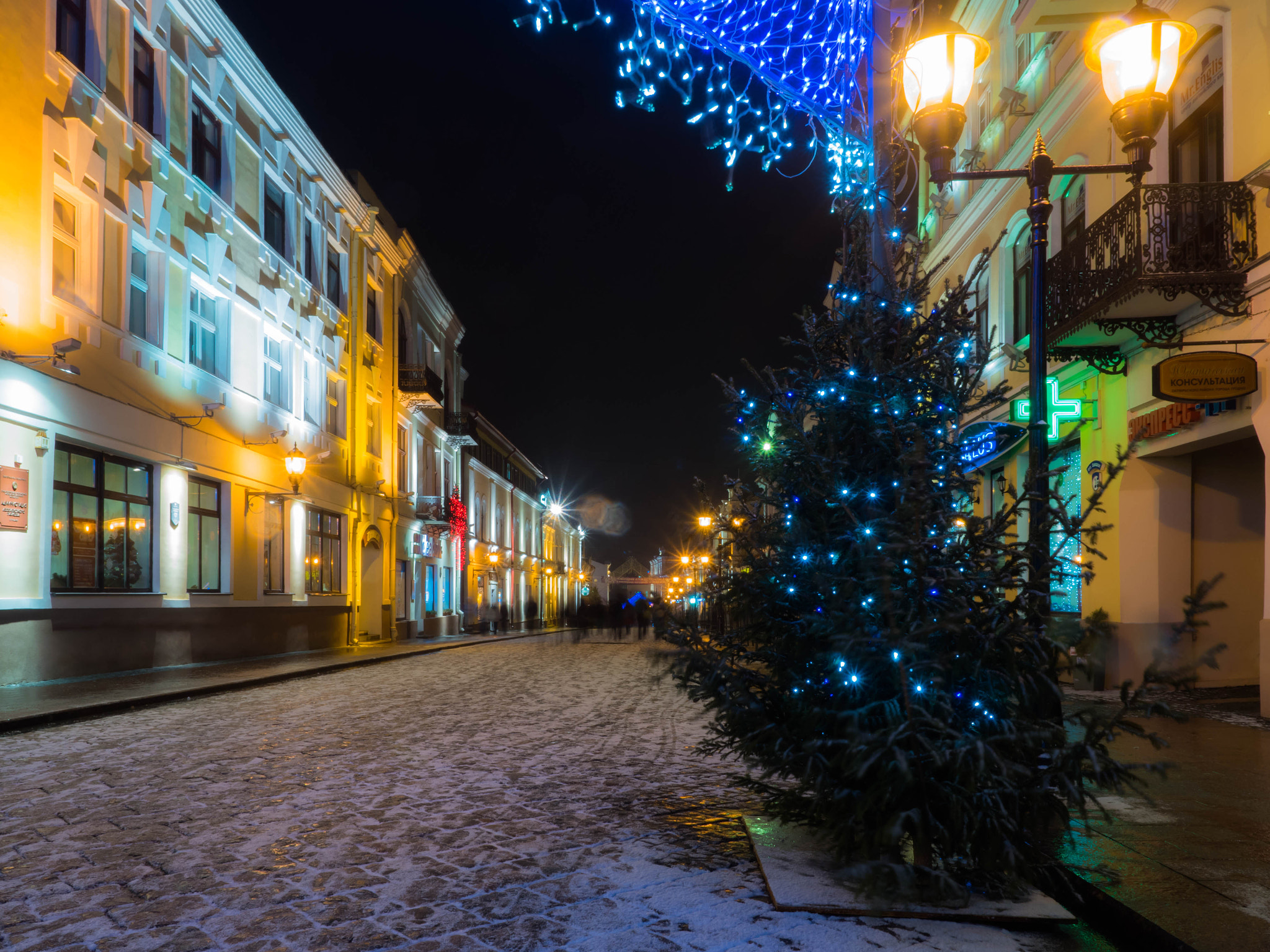 Panasonic Lumix DMC-GH4 + Olympus M.Zuiko Digital ED 12-40mm F2.8 Pro sample photo. Sovetskaya street, grodno, belarus photography