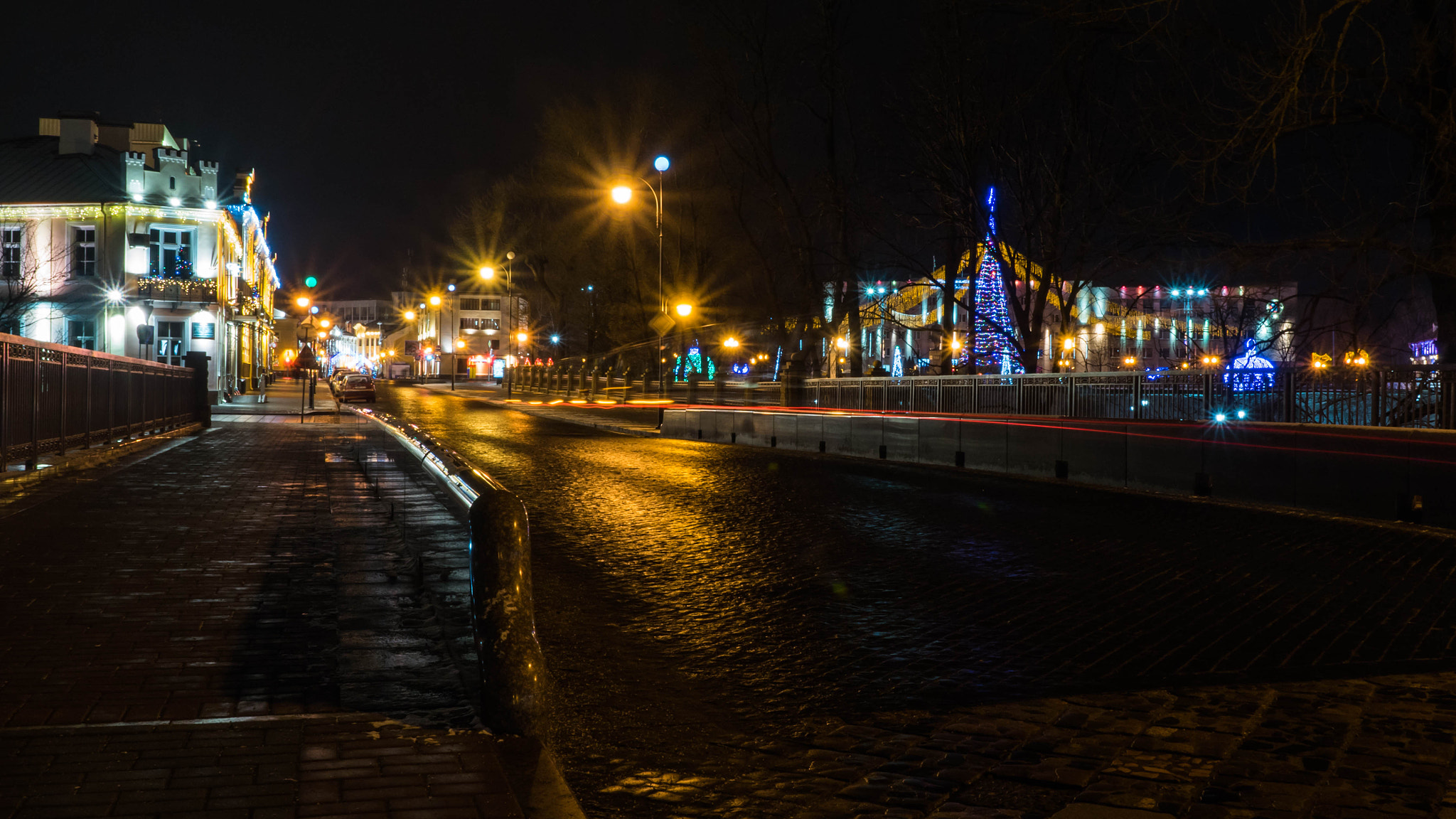 Panasonic Lumix DMC-GH4 + Olympus M.Zuiko Digital ED 12-40mm F2.8 Pro sample photo. Evening in grodno photography