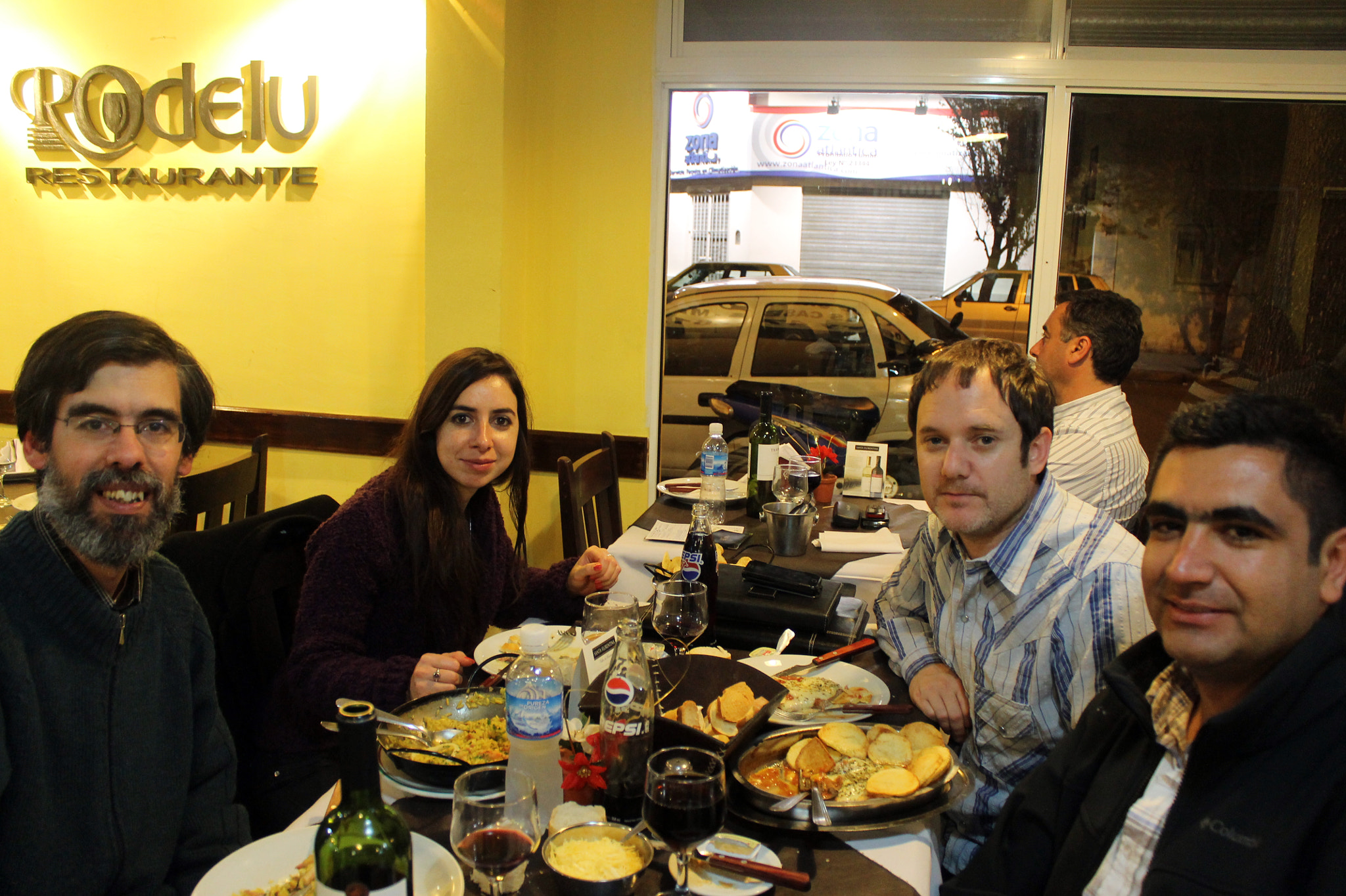Canon EOS 1100D (EOS Rebel T3 / EOS Kiss X50) sample photo. Friends at mar del plata photography