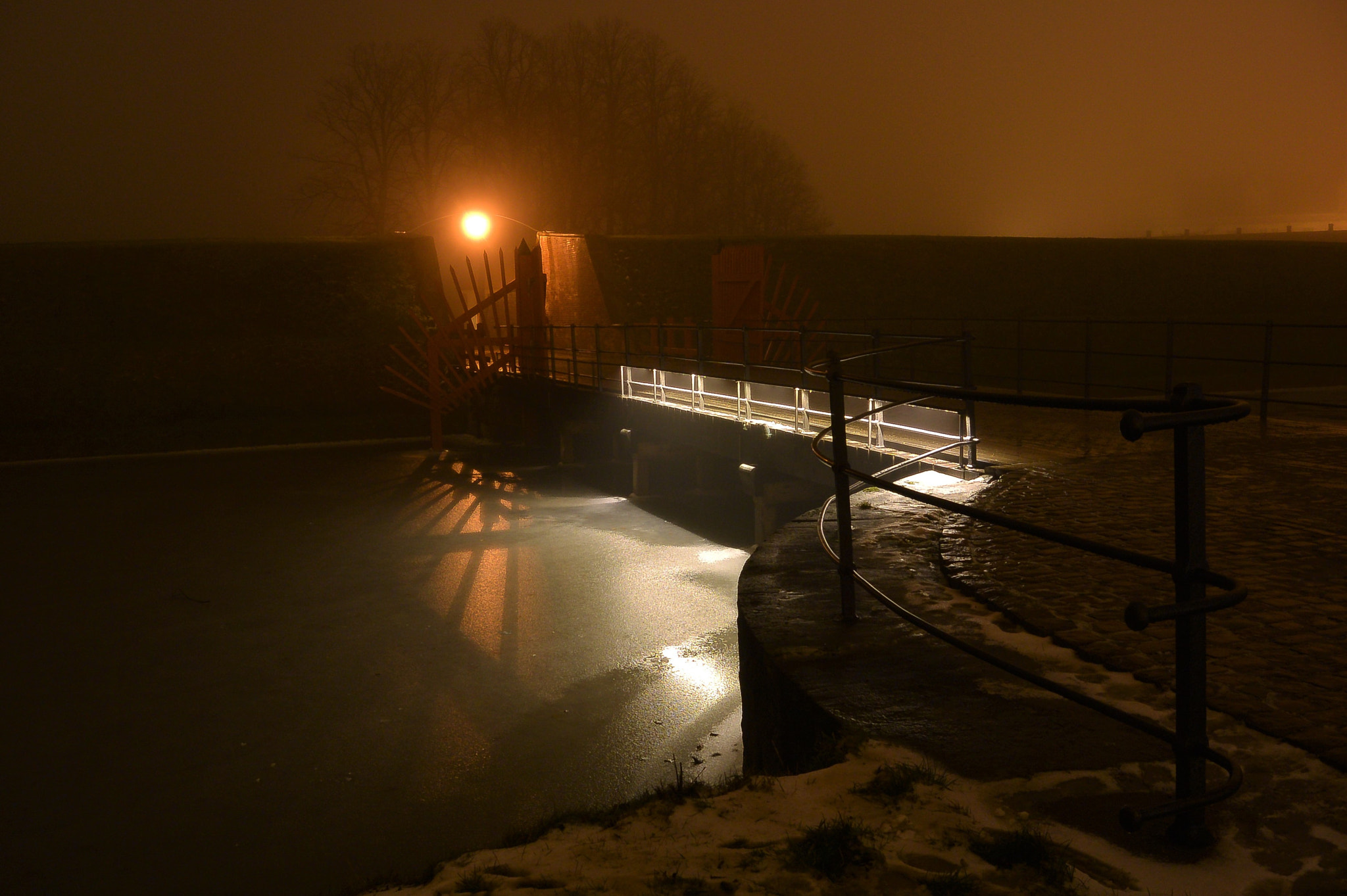 Nikon 1 Nikkor 11-27.5mm F3.5-5.6 sample photo. Night of ghosts... photography