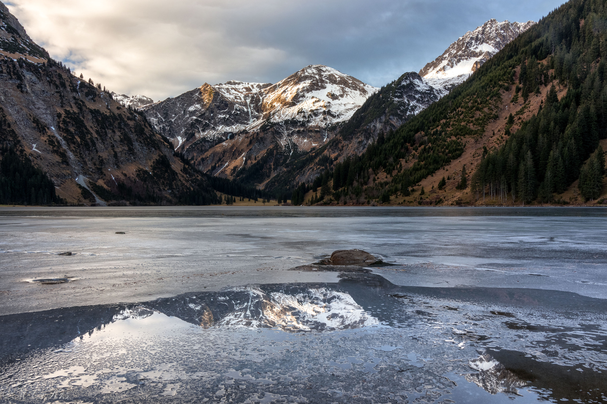 Canon EOS M5 sample photo. Vilsalpsee refelctions photography