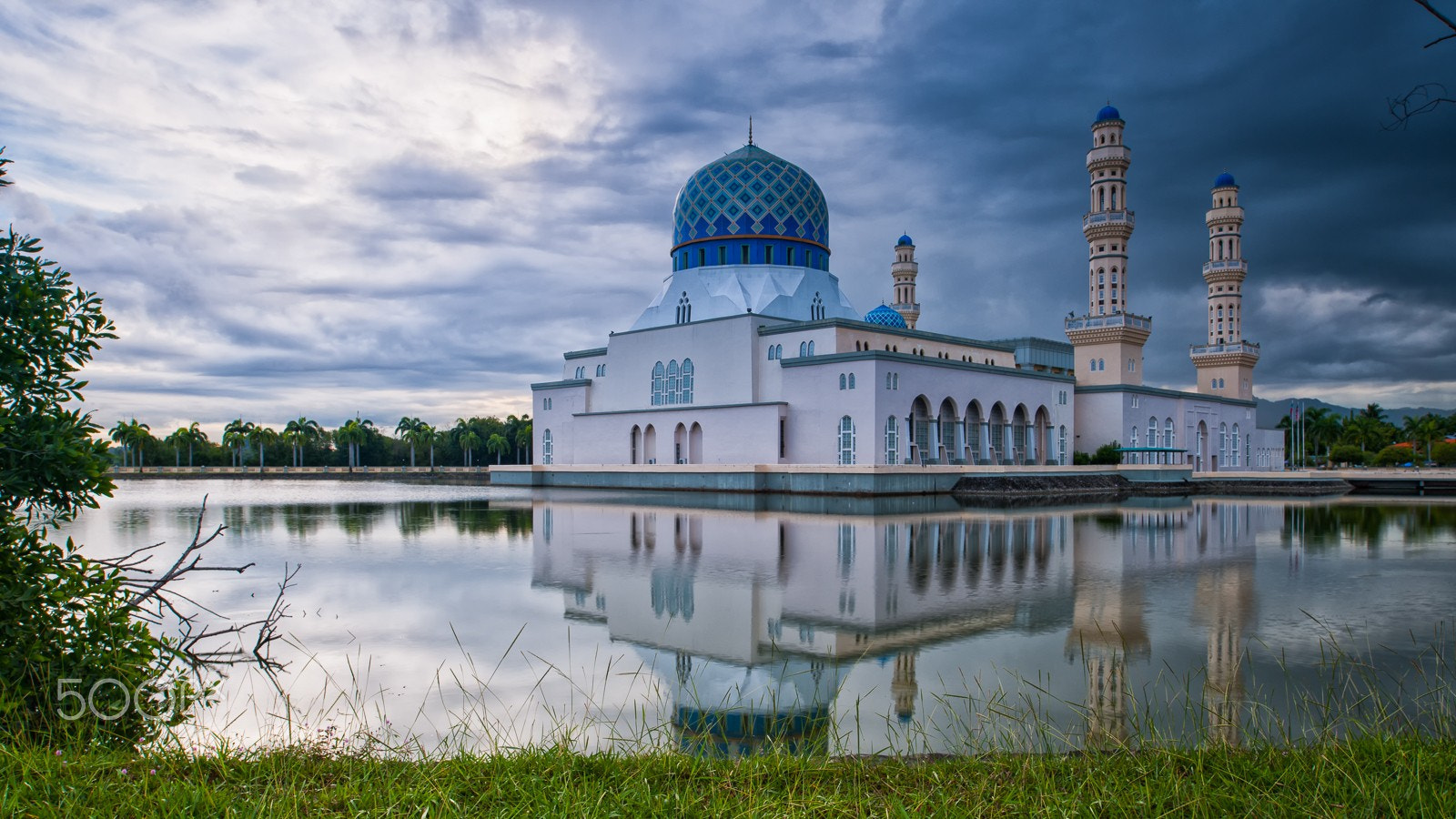 Nikon D3X + Nikon PC-E Nikkor 24mm F3.5D ED Tilt-Shift sample photo. Morning of masjid bandaraya photography