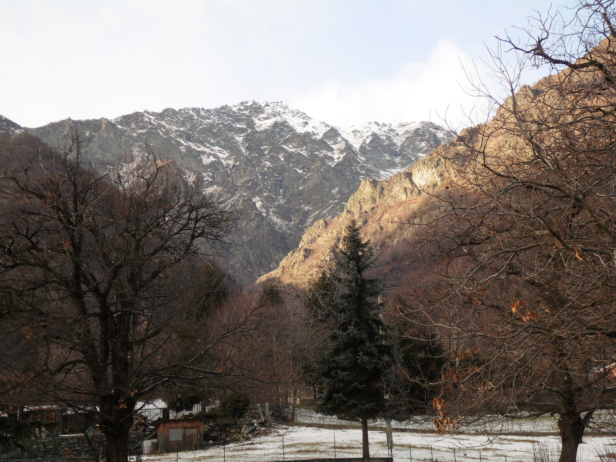 Samsung WB110/  WB111 sample photo. Last sunrays on the italian alps. photography