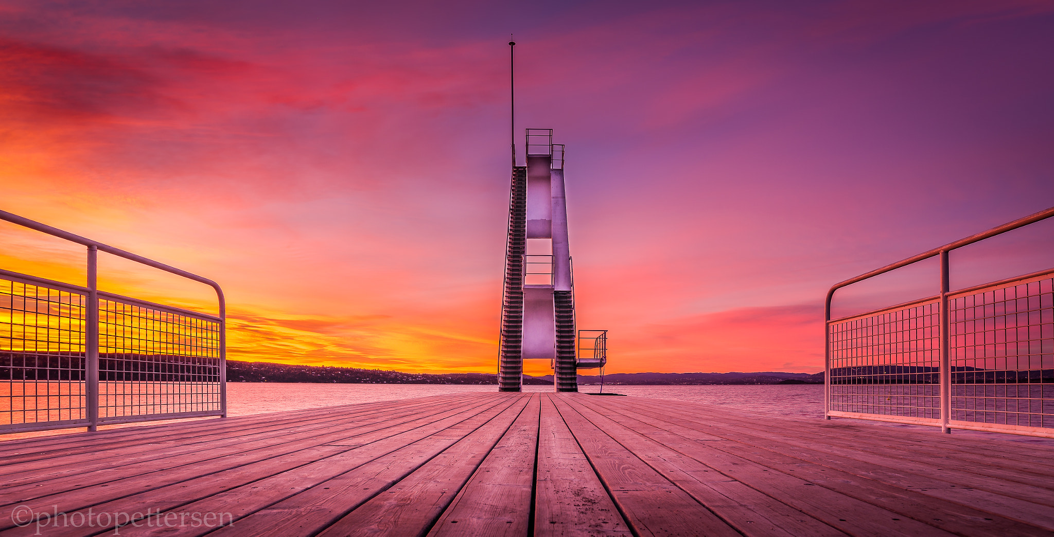 Nikon AF-S Nikkor 18-35mm F3.5-4.5G ED sample photo. Diving tower photography