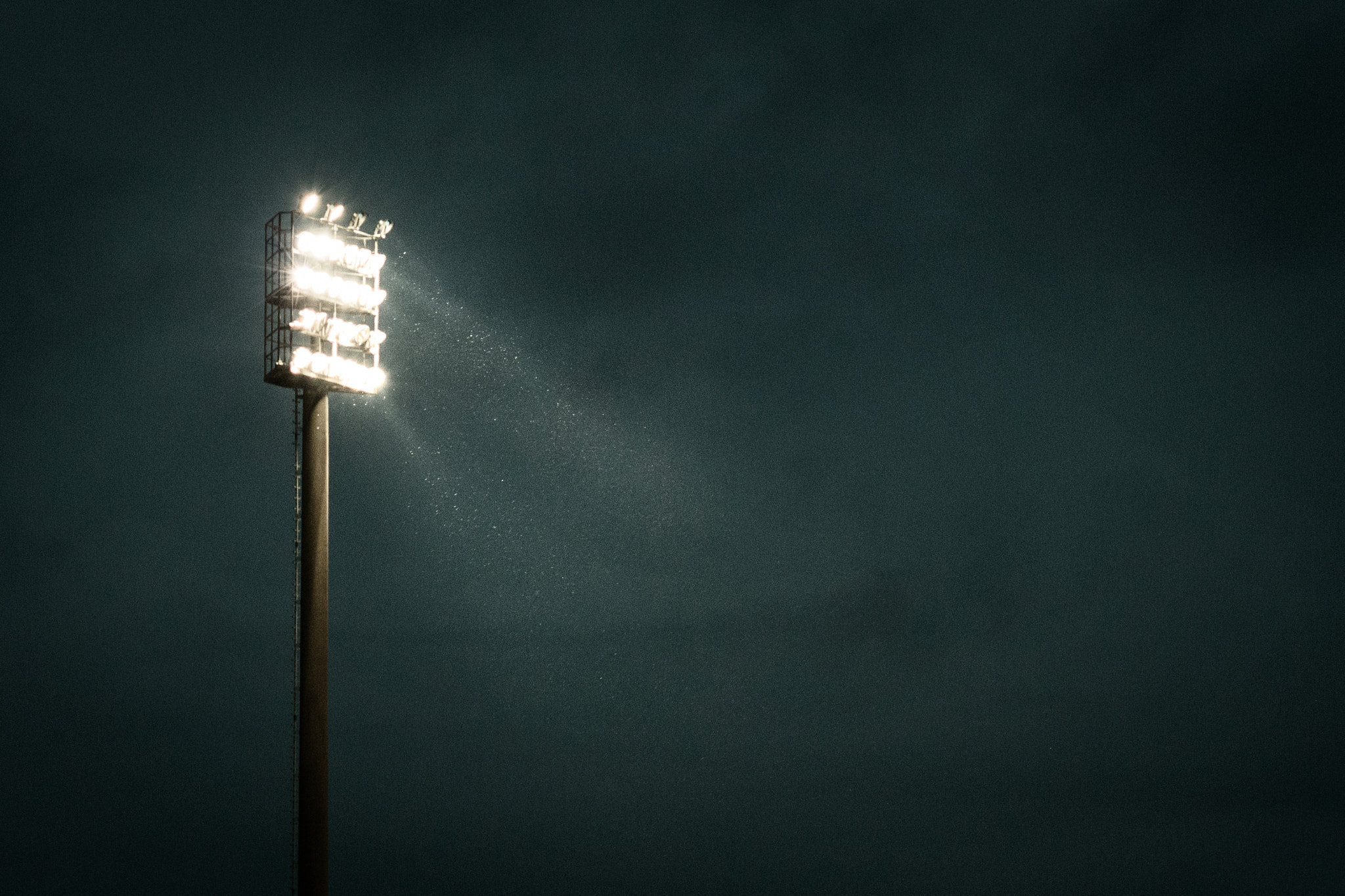 Canon EOS 5DS sample photo. Floodlights photography