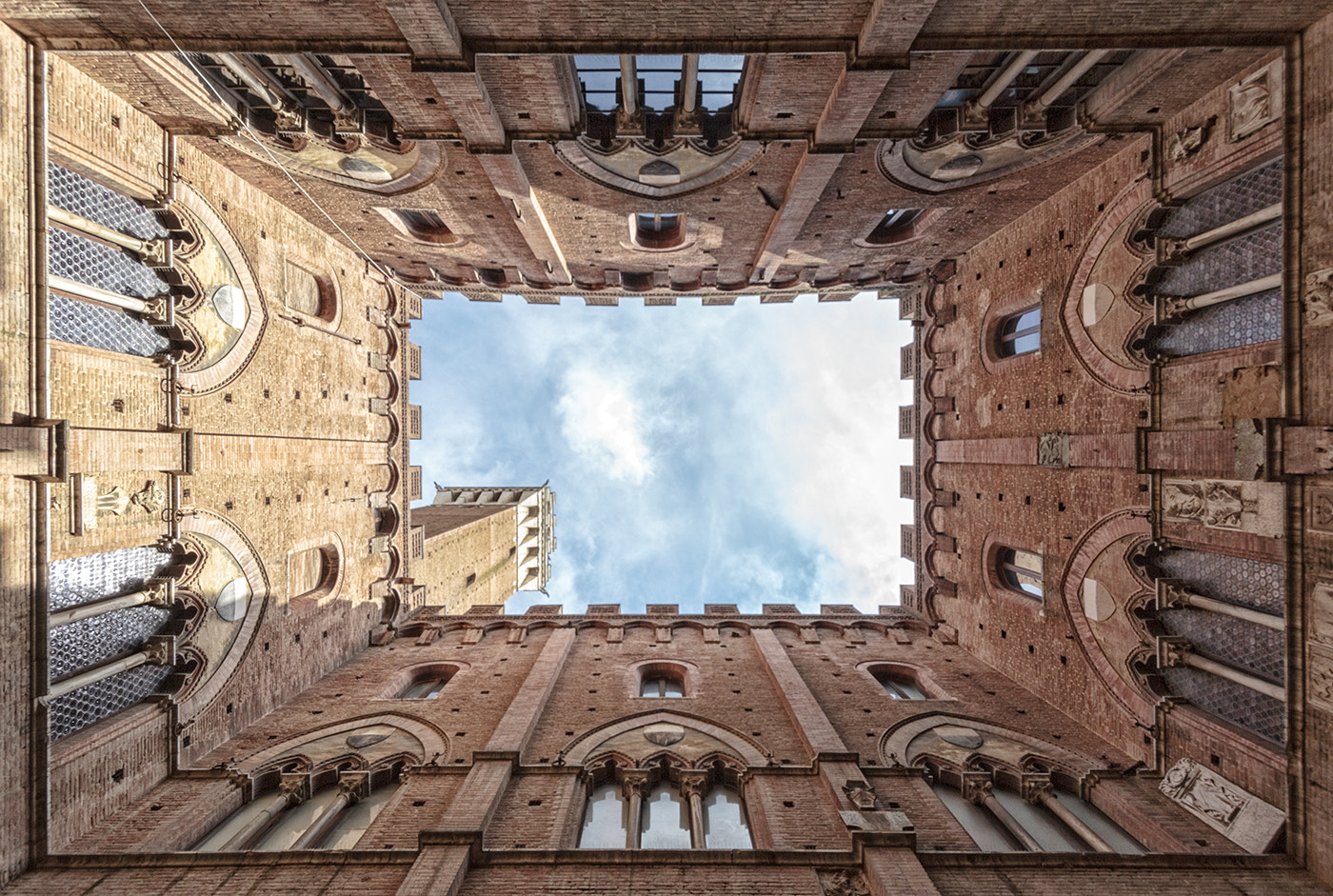Canon EF-S 10-22mm F3.5-4.5 USM sample photo. Torre del mangia photography