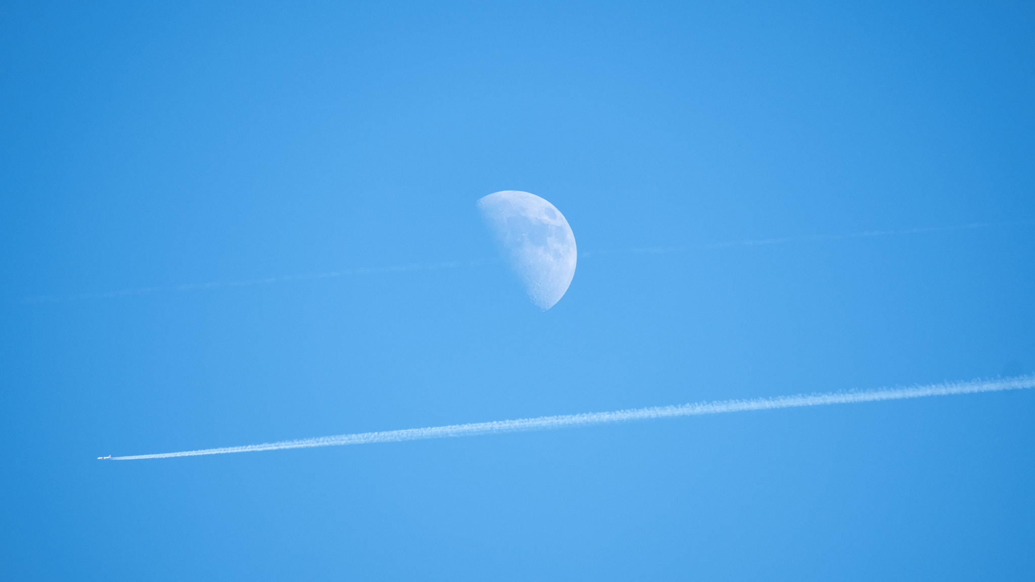 Fujifilm X-Pro2 sample photo. Moon and blue sky photography