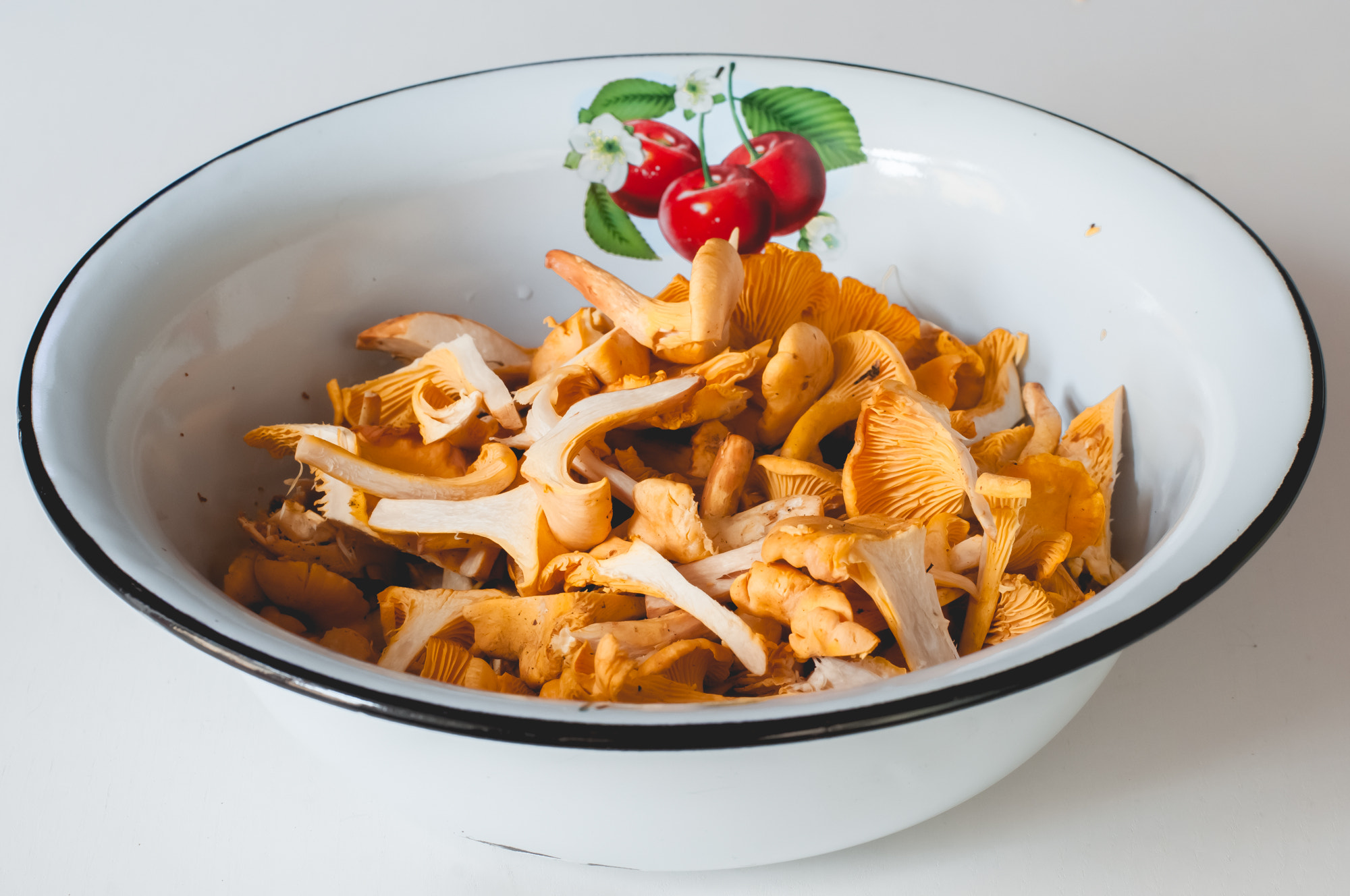 Nikon D300S + Nikon AF Nikkor 50mm F1.4D sample photo. Chanterelles photography