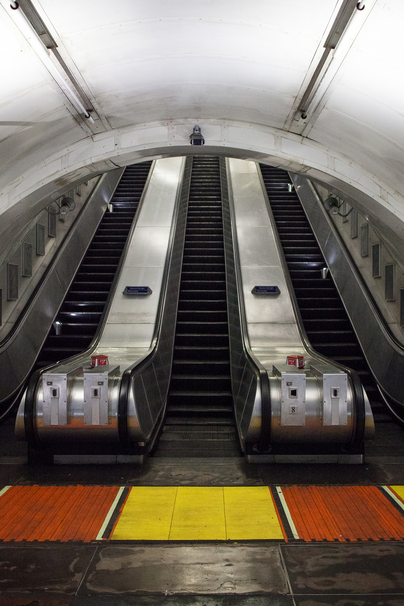 Canon EOS 5D Mark II + Canon EF 24mm F2.8 IS USM sample photo. Disused jubilee line, charing cross underground station photography