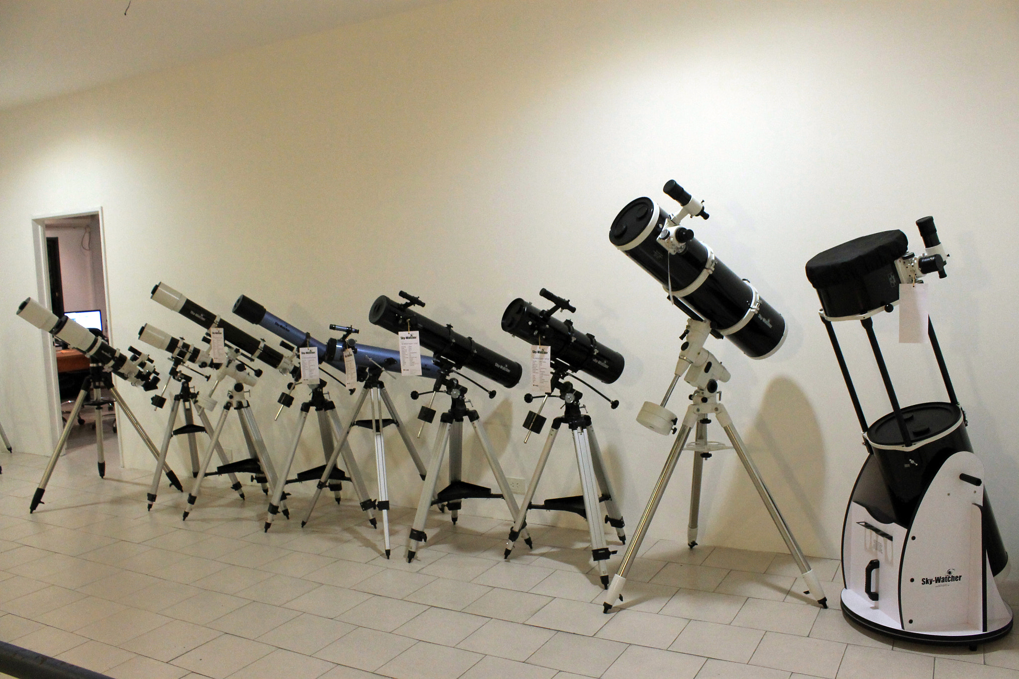 Canon EOS 1100D (EOS Rebel T3 / EOS Kiss X50) sample photo. Too many scopes photography