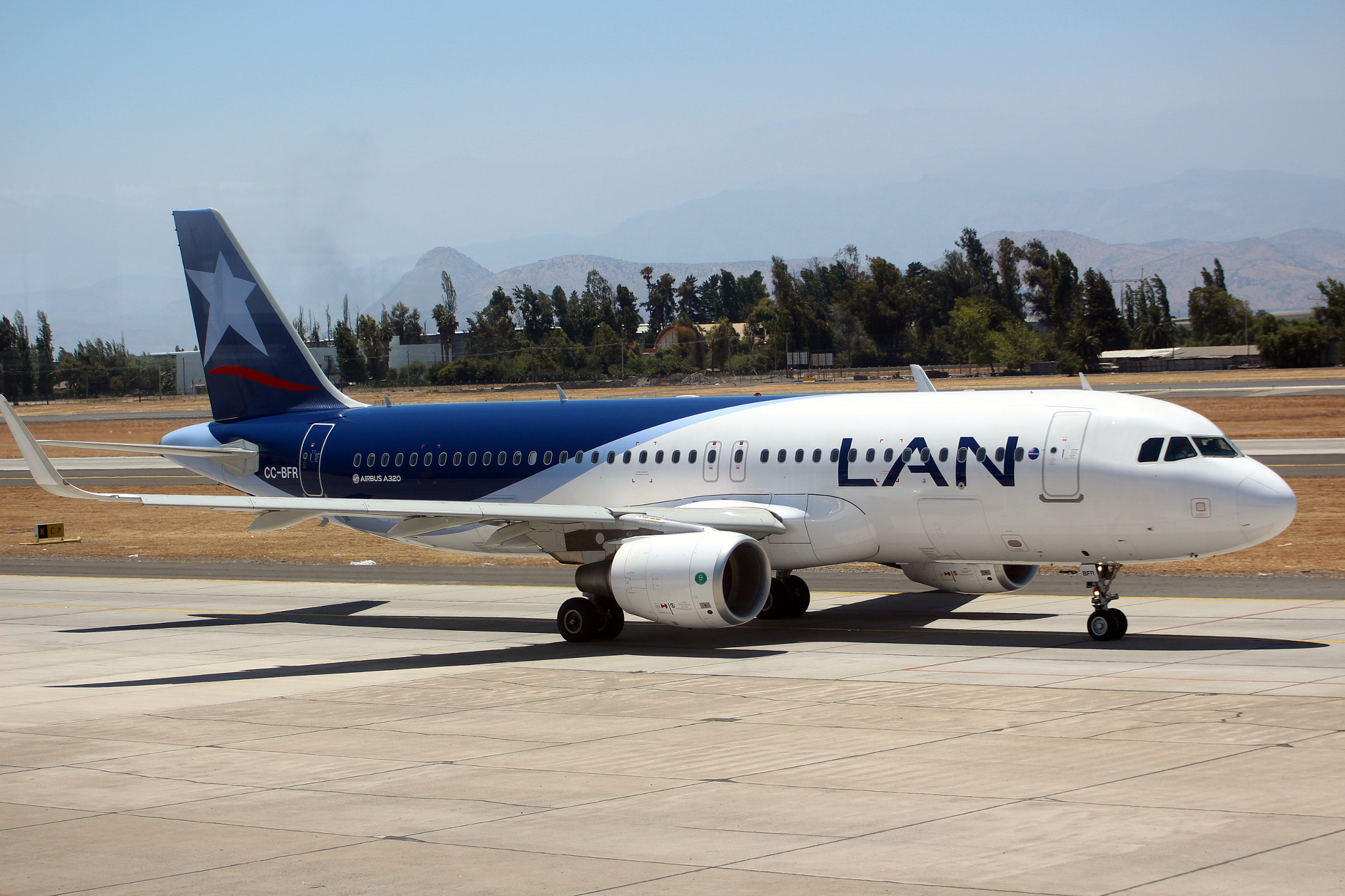 Canon EF 55-200mm F4.5-5.6 II USM sample photo. Toward taxiway photography