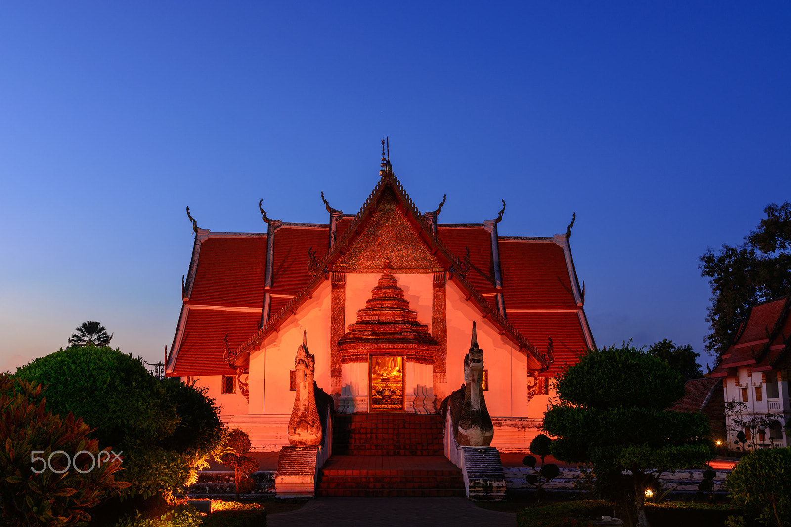 Nikon D5200 sample photo. Wat phumin temple in night. photography