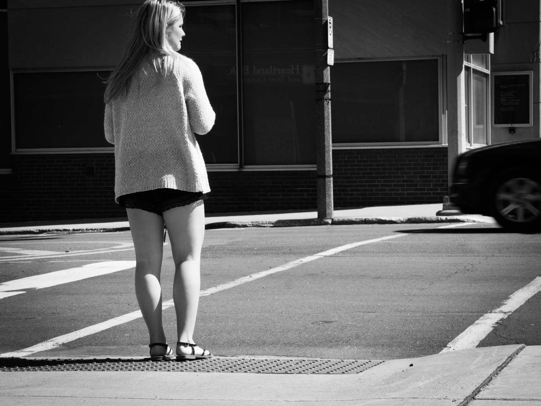 Sony a5100 sample photo. Beauty at the crosswalk photography