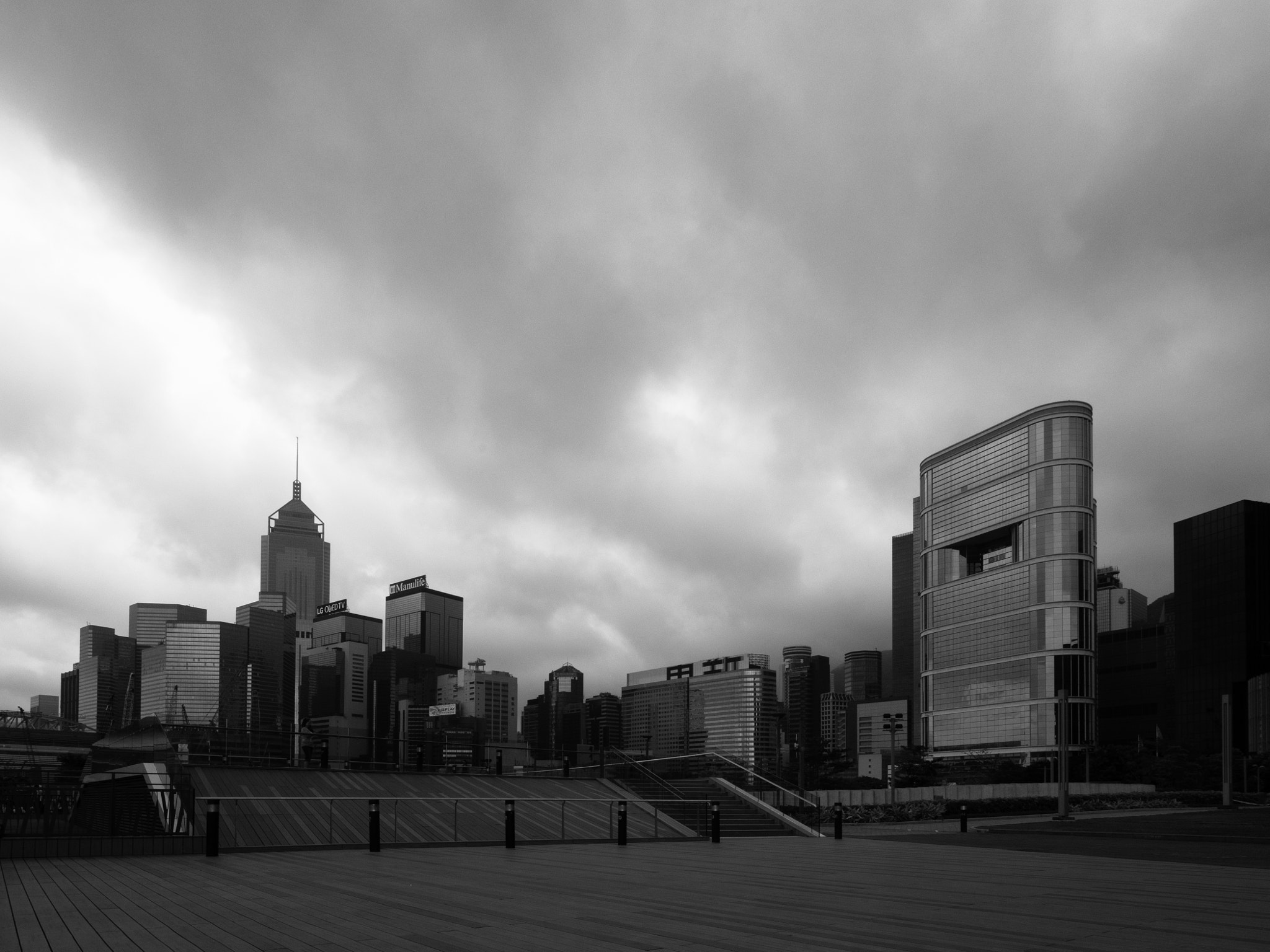 Olympus OM-D E-M5 II + Olympus M.Zuiko Digital ED 7-14mm F2.8 PRO sample photo. Downtown photography