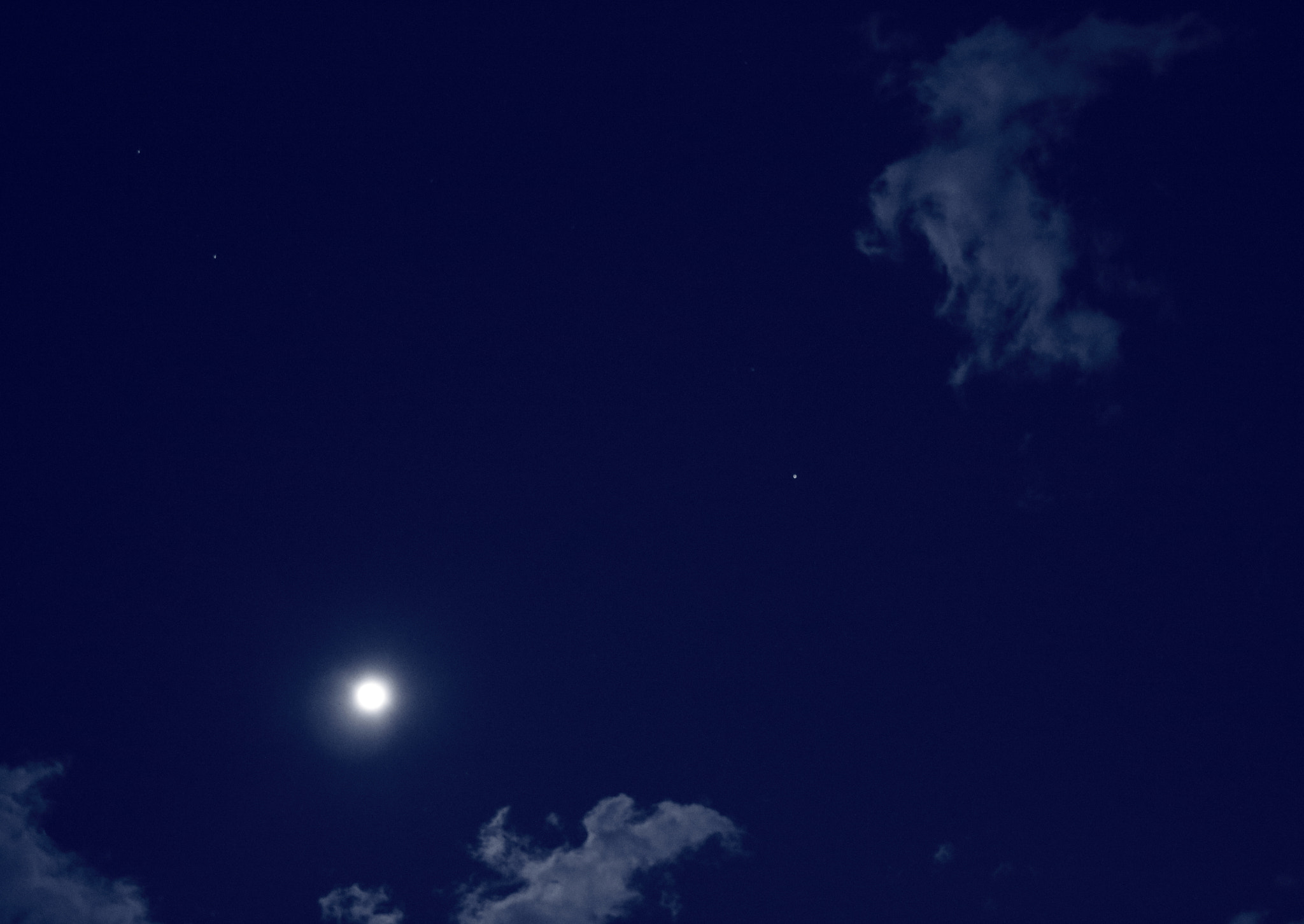 Canon EOS 100D (EOS Rebel SL1 / EOS Kiss X7) sample photo. Moon and cloud photography