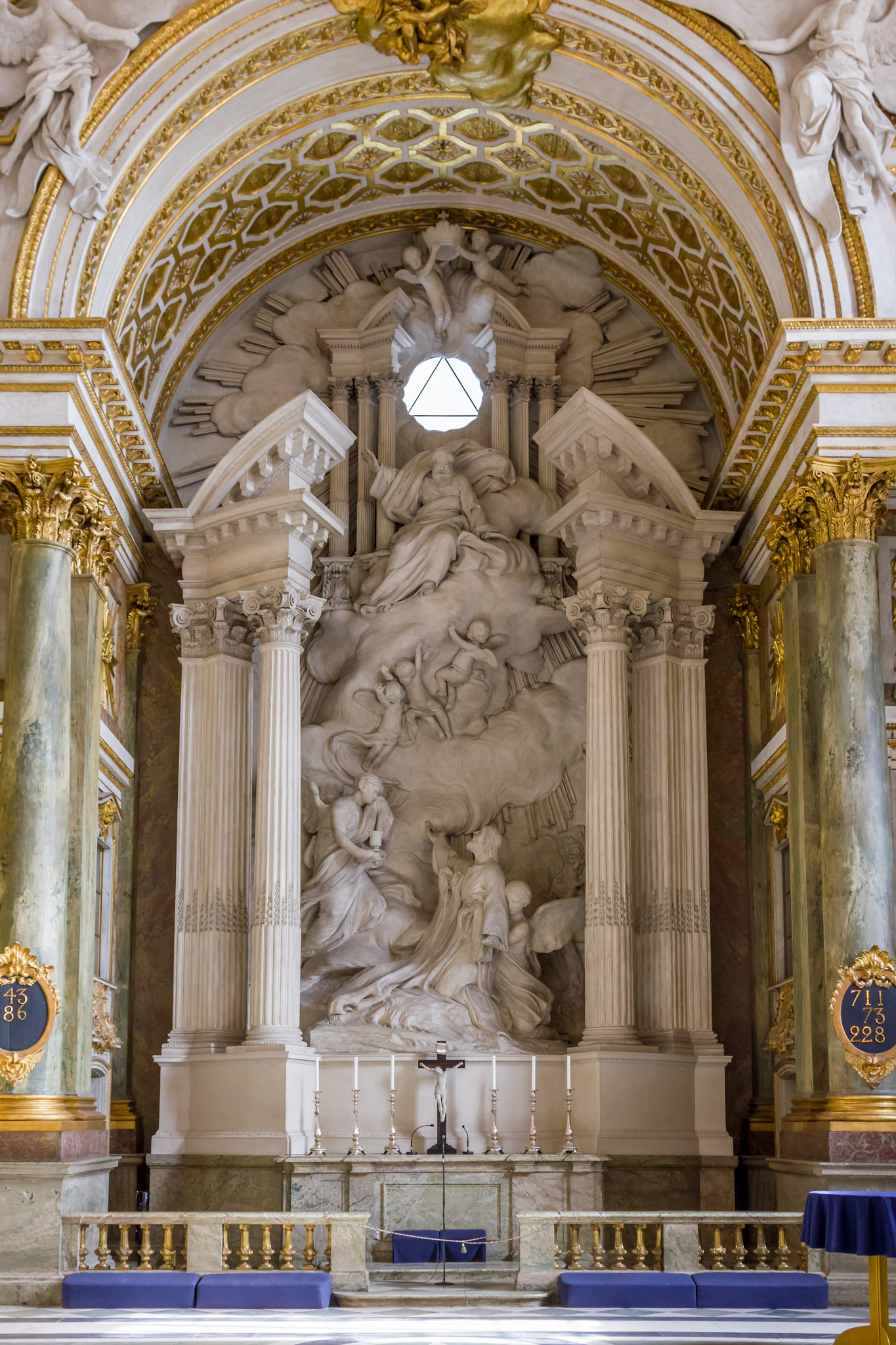 Canon EOS 550D (EOS Rebel T2i / EOS Kiss X4) sample photo. Sweden-stockholm-royal palace-slottskyrkan-church photography