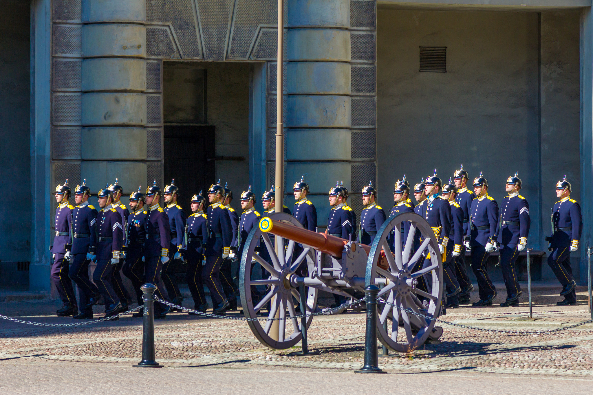 Canon EOS 550D (EOS Rebel T2i / EOS Kiss X4) sample photo. Sweden-stockholm-royal palace-changing of the guard photography