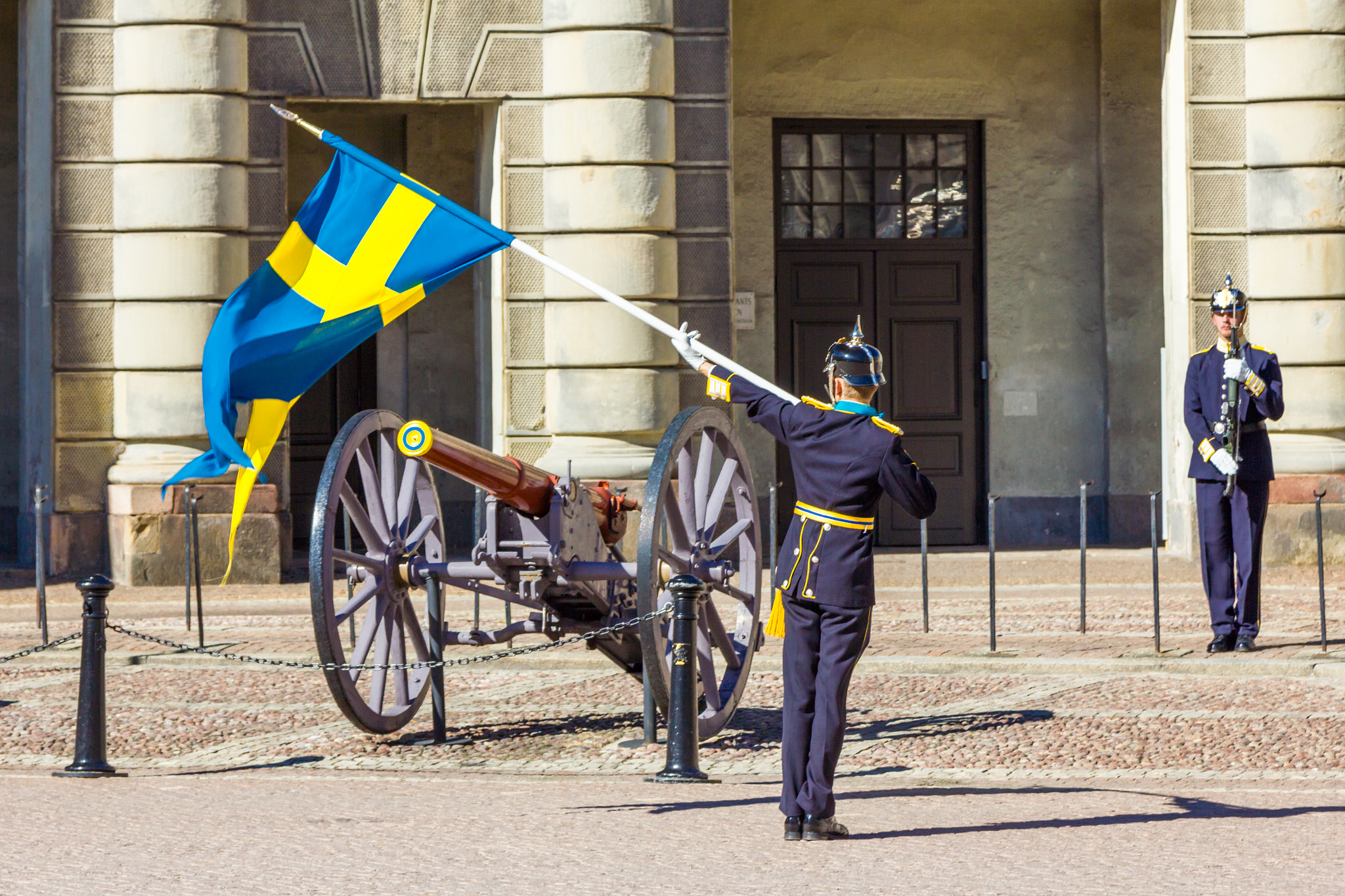Canon EOS 550D (EOS Rebel T2i / EOS Kiss X4) sample photo. Sweden-stockholm-royal palace-changing of the guard photography