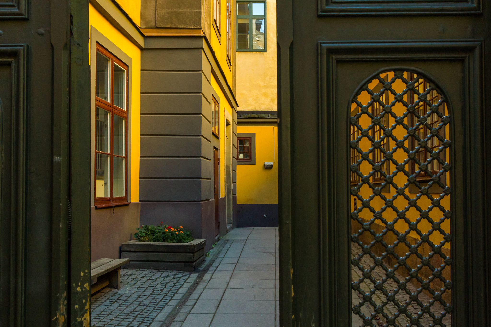 Canon EOS 550D (EOS Rebel T2i / EOS Kiss X4) sample photo. Sweden-stockholm-gamla stan photography