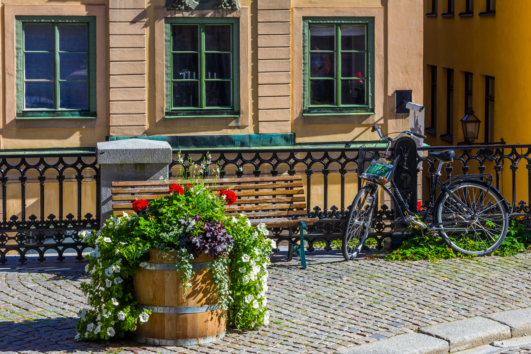 Canon EOS 550D (EOS Rebel T2i / EOS Kiss X4) sample photo. Sweden-stockholm-gamla stan photography