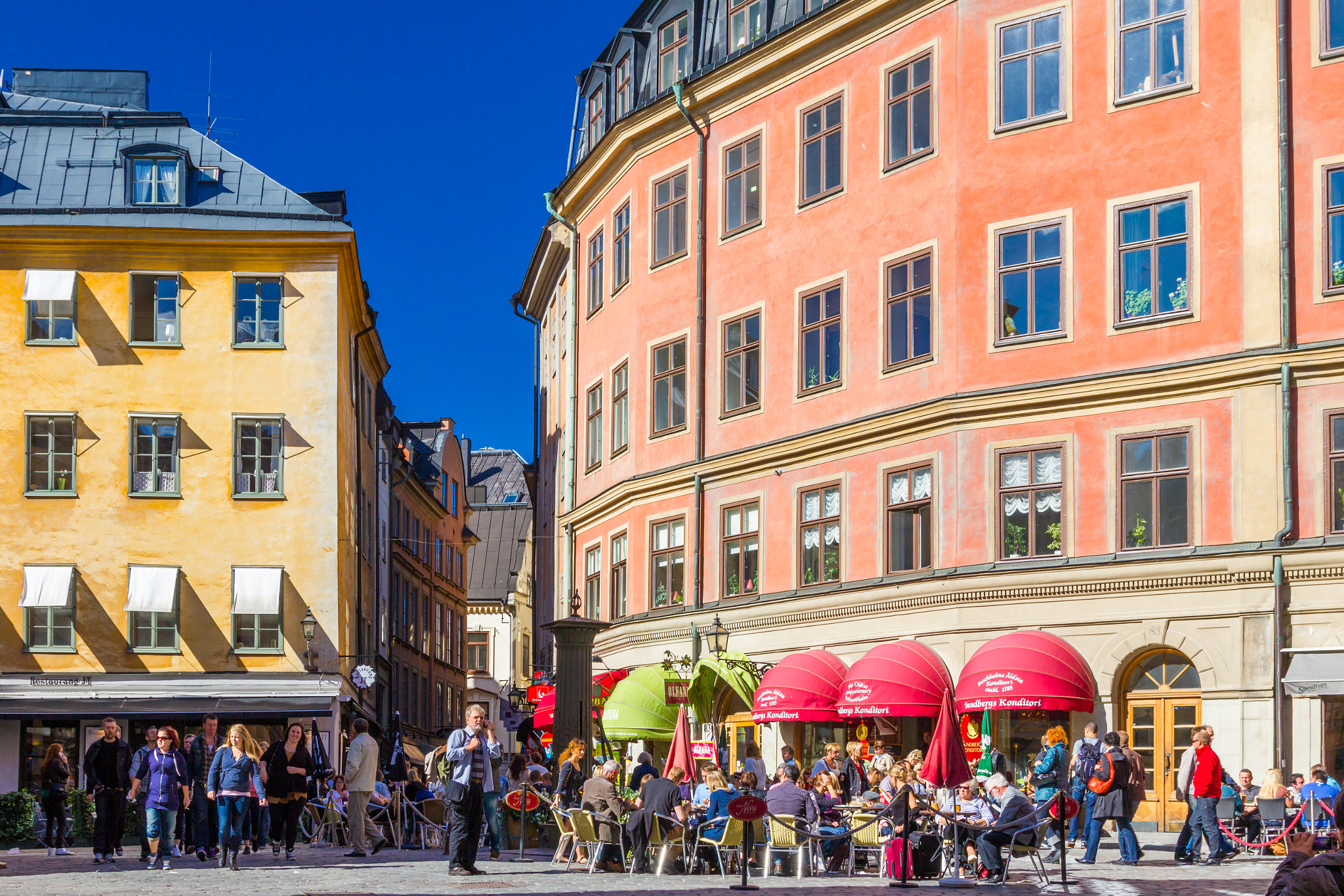 Canon EOS 550D (EOS Rebel T2i / EOS Kiss X4) sample photo. Sweden-stockholm-gamla stan-kopmantorget [square] photography