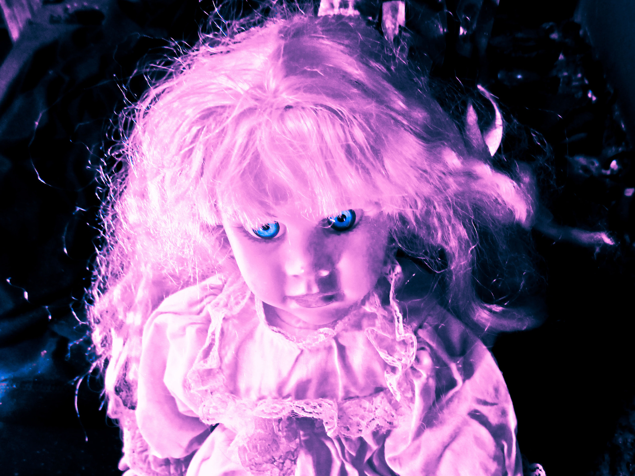 Canon PowerShot ELPH 160 (IXUS 160 / IXY 150) sample photo. Ghostly doll photography