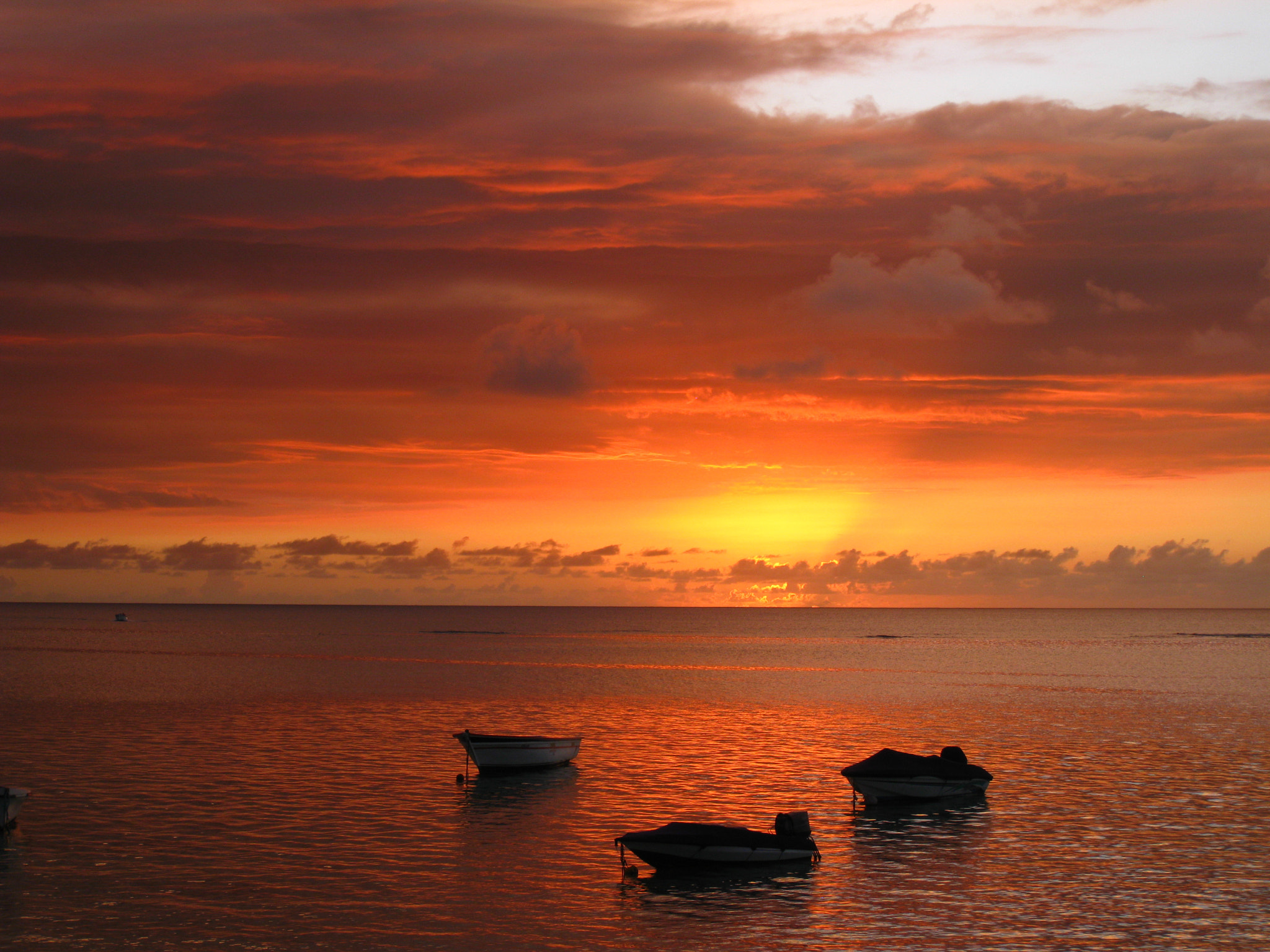 Canon PowerShot SD890 IS (Digital IXUS 970 IS / IXY Digital 820 IS) sample photo. Orange sunset photography