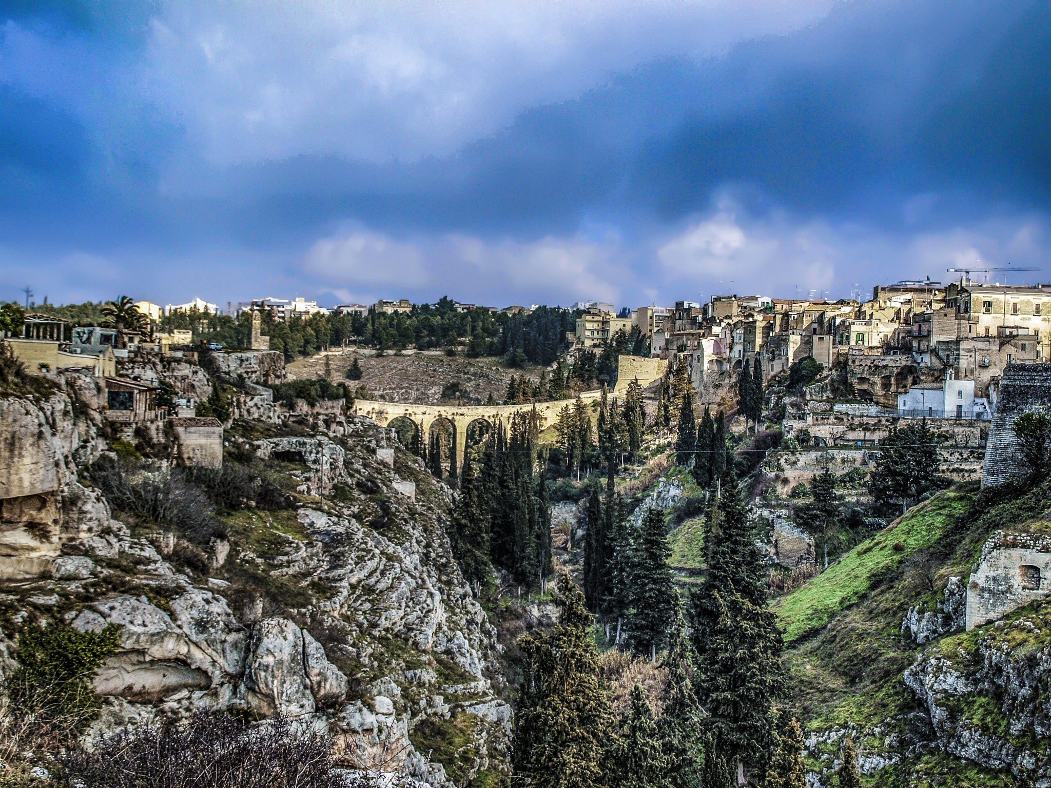OLYMPUS 14-42mm Lens sample photo. City on the rocks photography