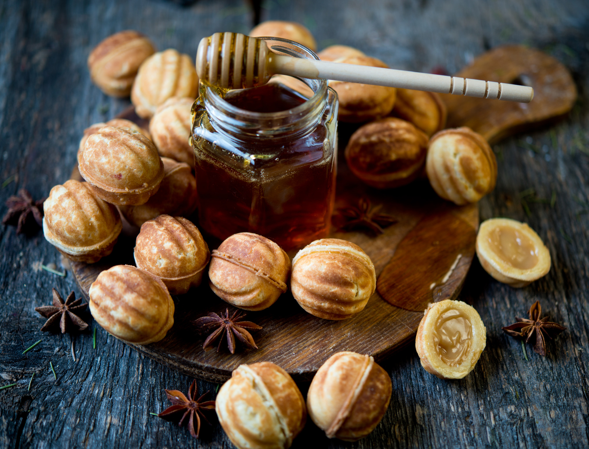 Nikon D800 + Nikon AF-S Micro-Nikkor 60mm F2.8G ED sample photo. Traditional cookies nutlets photography