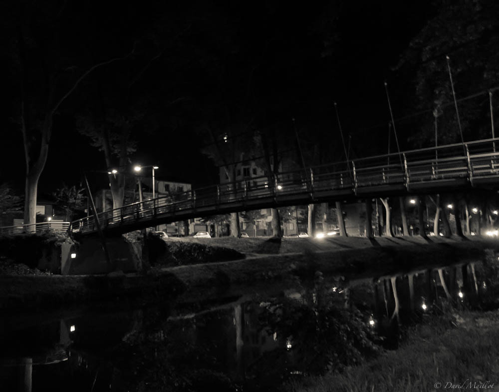 Canon EF-S 10-22mm F3.5-4.5 USM sample photo. Canal de brienne la nuit photography