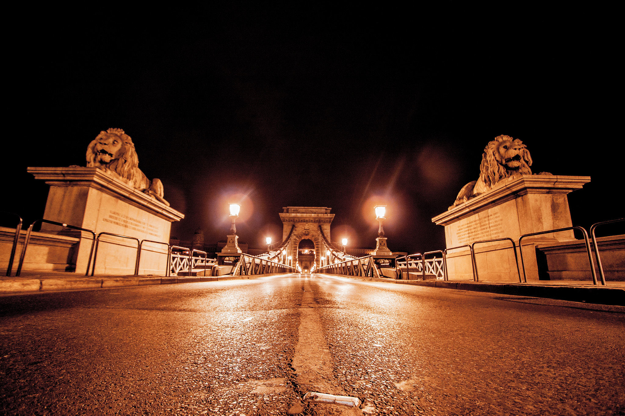 Canon EF-S 10-22mm F3.5-4.5 USM sample photo. Széchenyi chain bridge guards photography