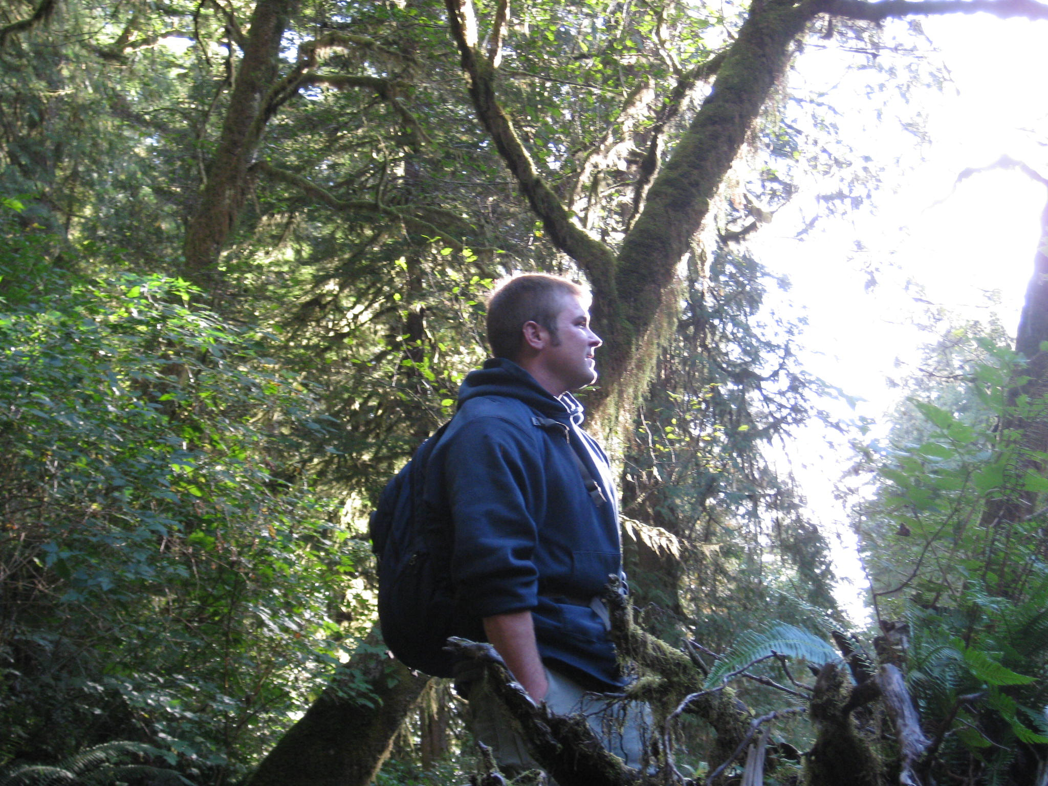 Canon PowerShot SD1100 IS (Digital IXUS 80 IS / IXY Digital 20 IS) sample photo. Chris on the trail oregon photography