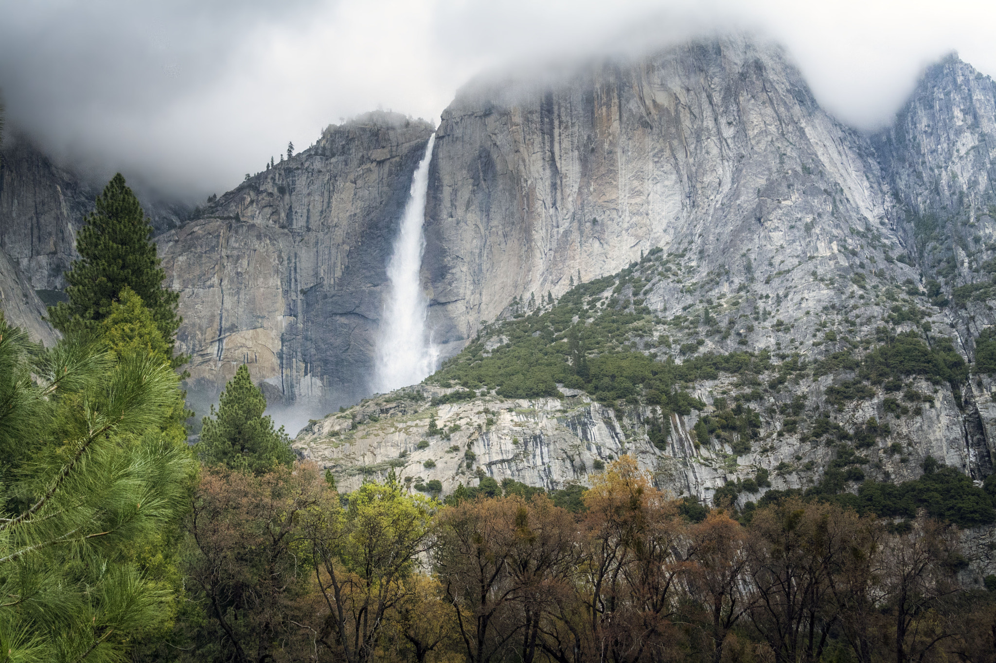 Canon EOS 1000D (EOS Digital Rebel XS / EOS Kiss F) sample photo. Yosemite national park in april photography
