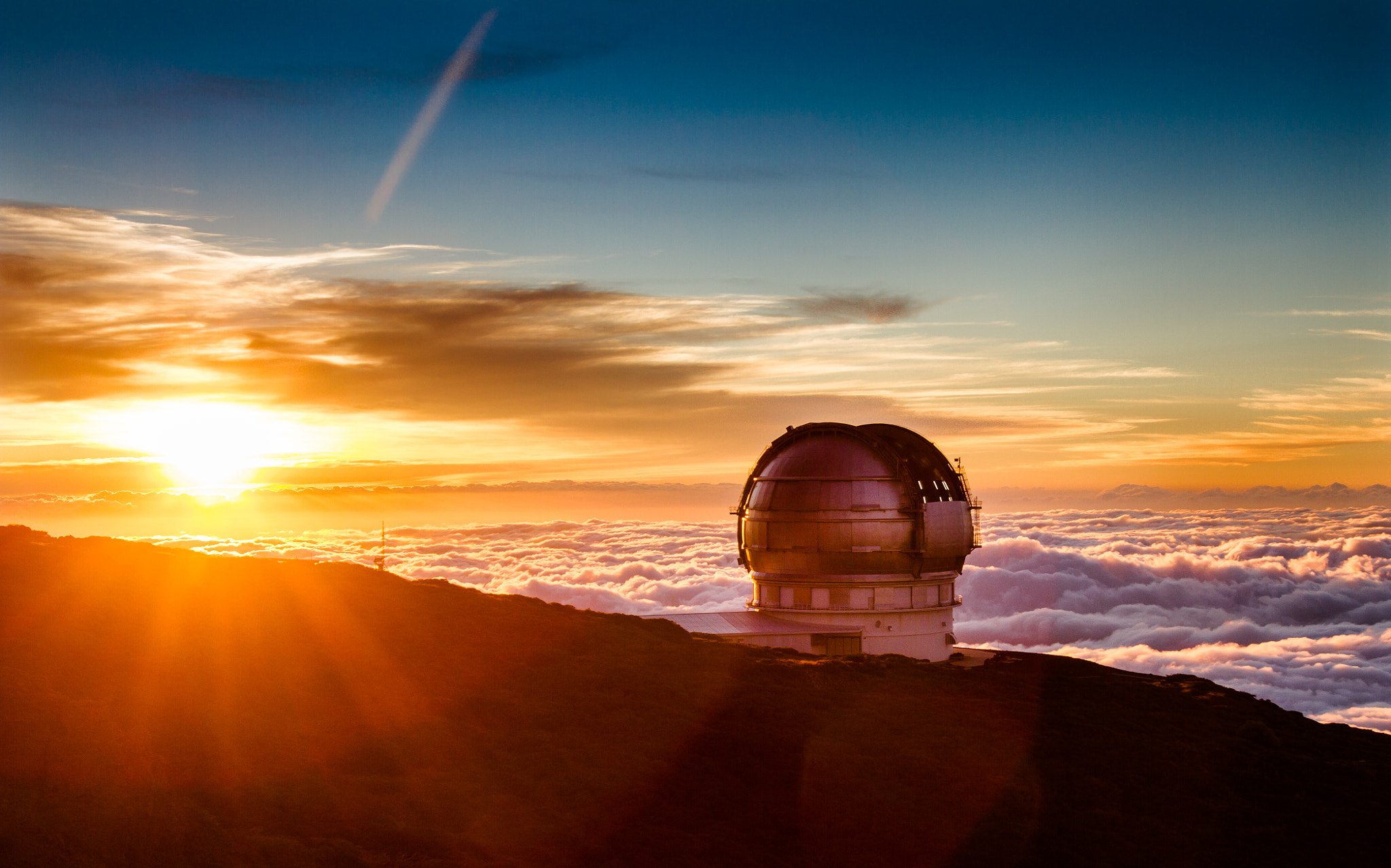Canon EOS 7D + Canon EF 16-35mm F2.8L USM sample photo. Sunset at the roque de los muchachos observatory photography