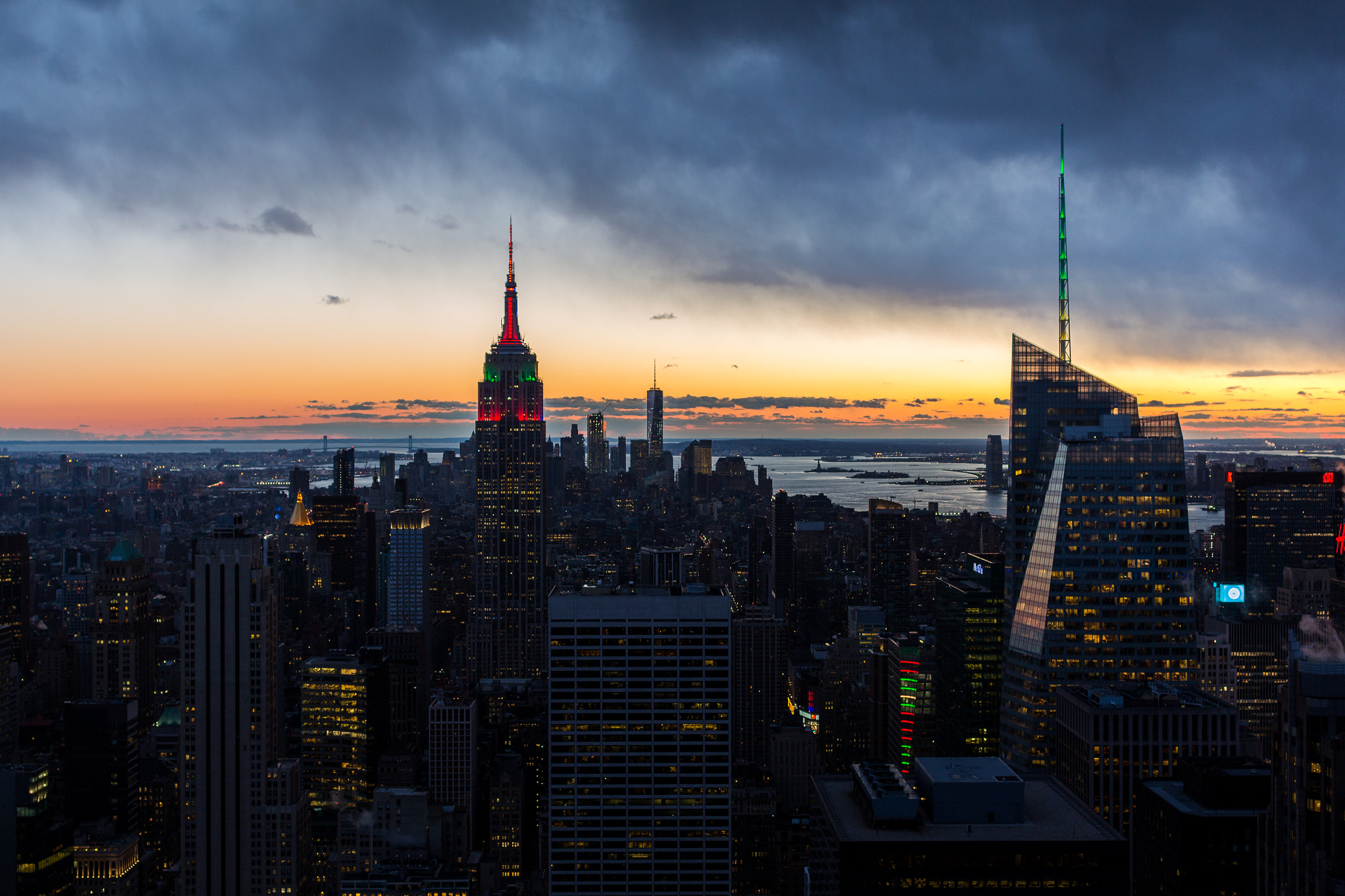 Canon EF 24mm F2.8 IS USM sample photo. New york by night photography