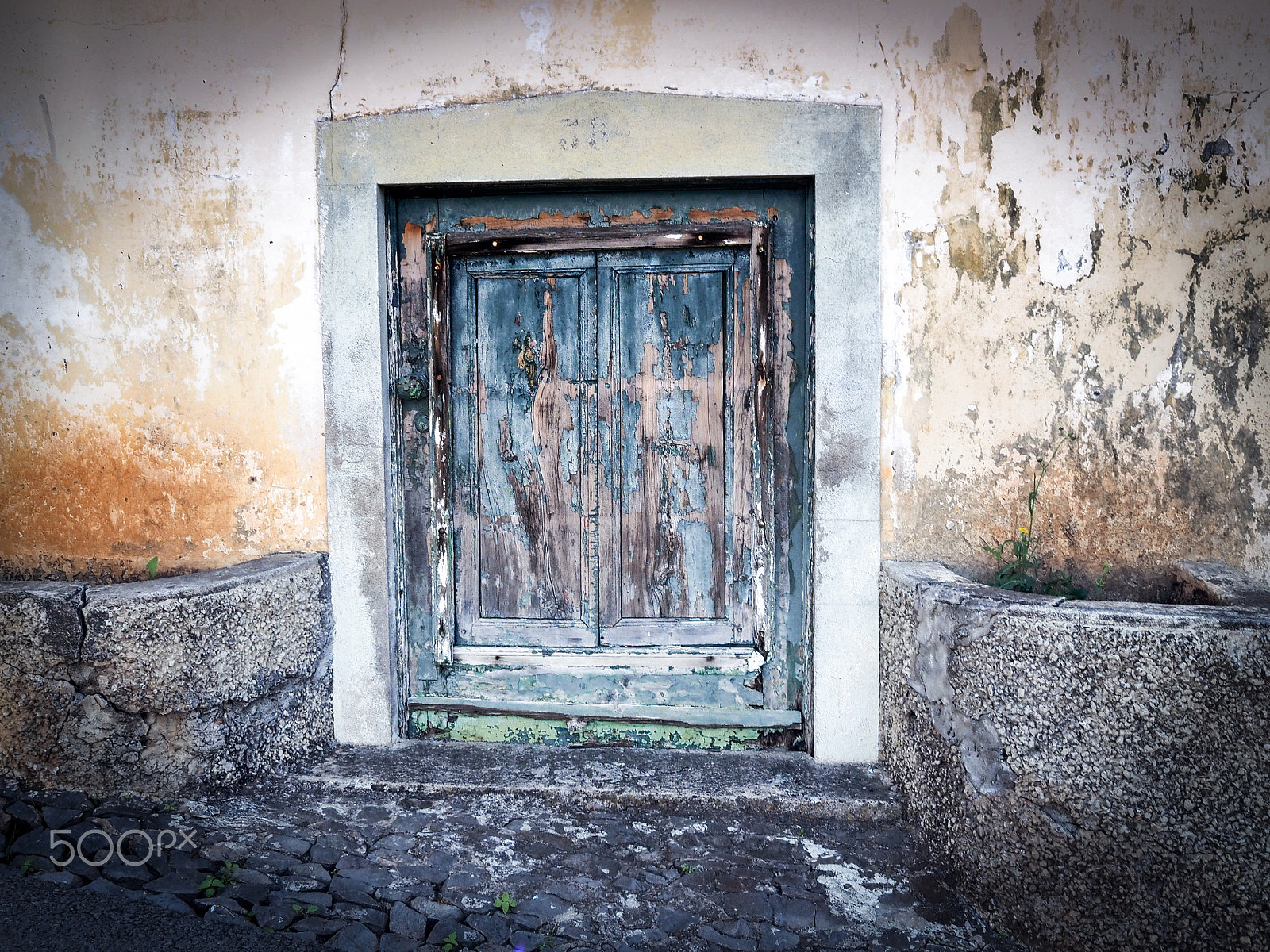 Olympus OM-D E-M1 + Olympus M.Zuiko Digital 17mm F1.8 sample photo. Portuguese door photography