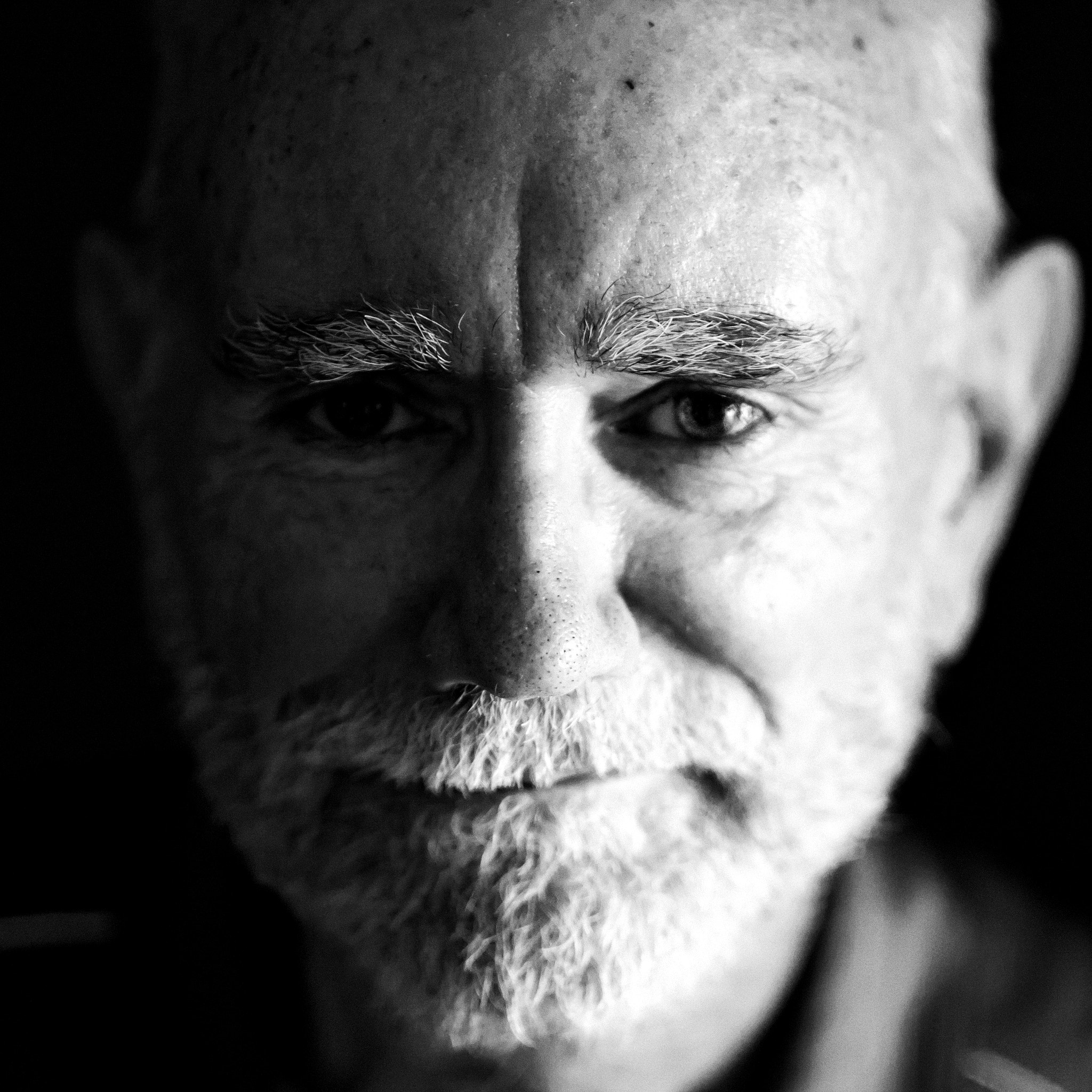 Sigma 85mm F1.4 EX DG HSM sample photo. Larry photography