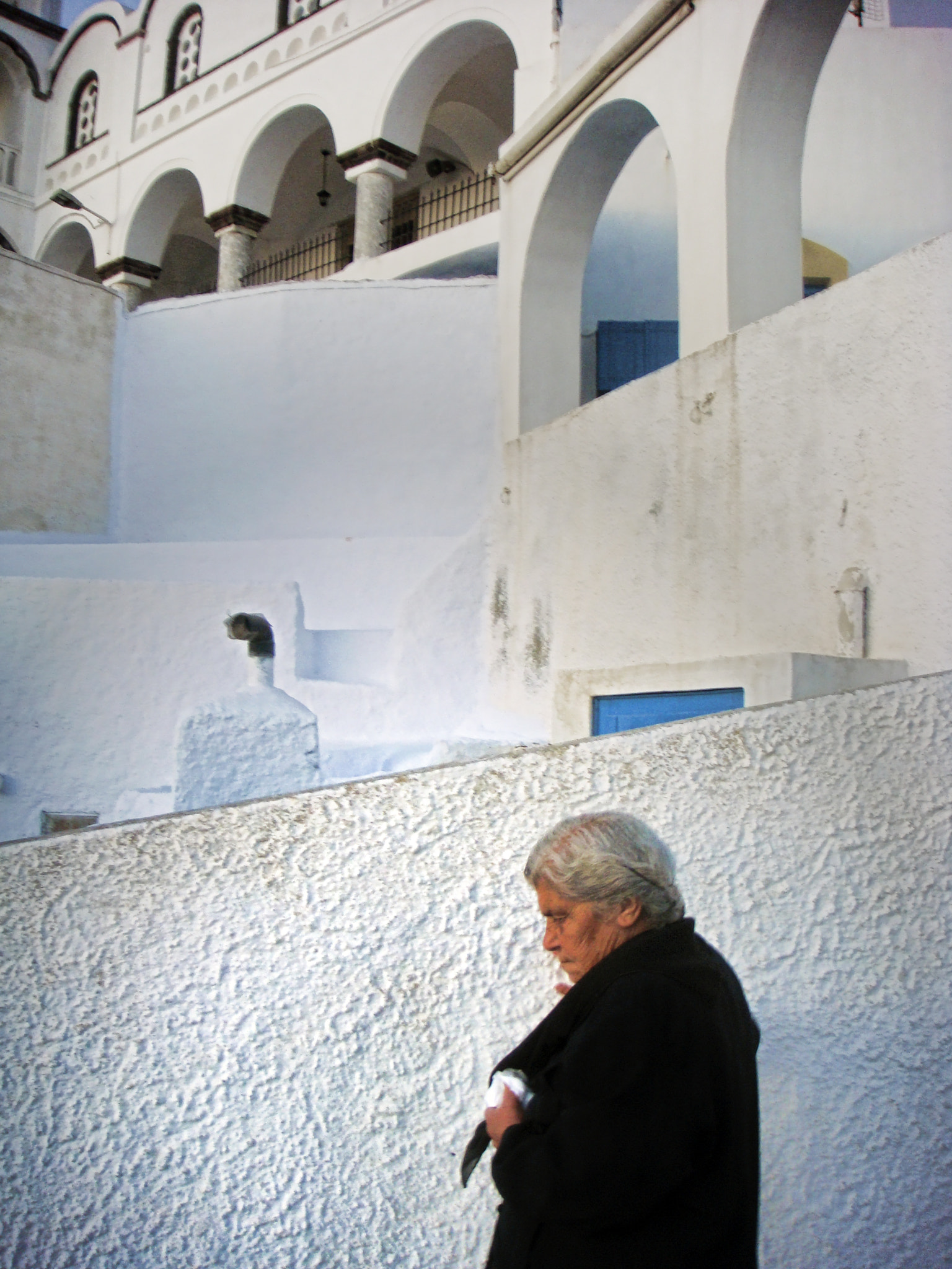 Sony DSC-T200 sample photo. Old lady in pyrgos photography