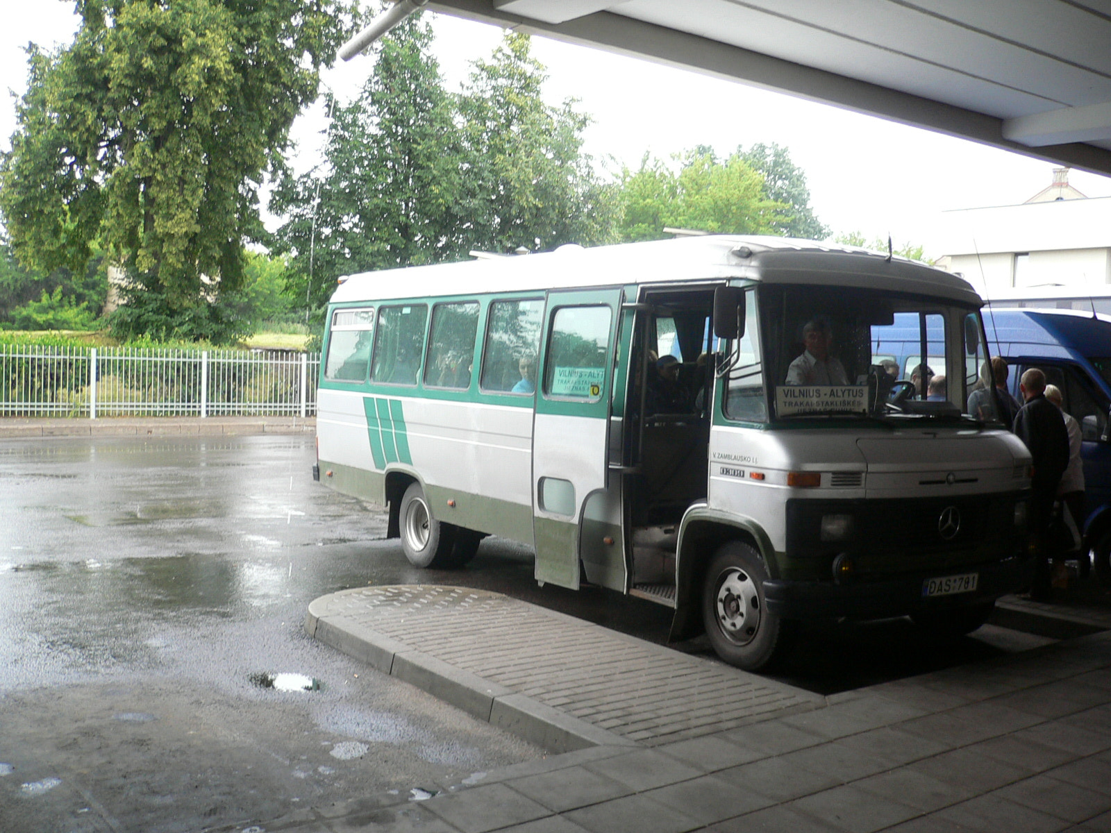 Panasonic DMC-FX2 sample photo. Bus regular lituano photography