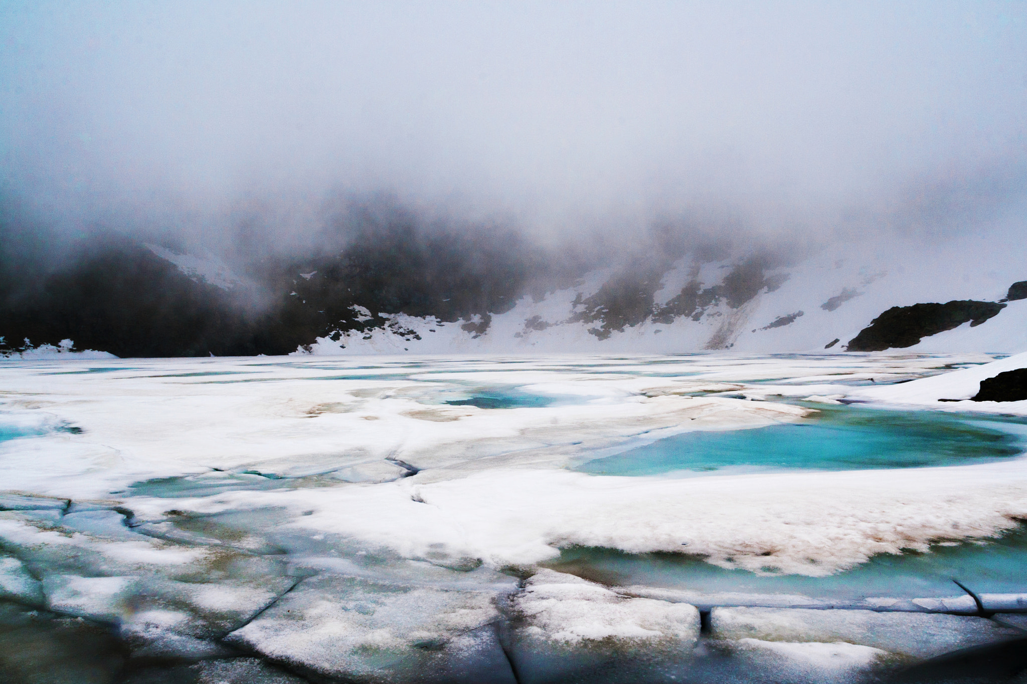 Tamron SP AF 17-50mm F2.8 XR Di II LD Aspherical (IF) sample photo. Crust of ice photography