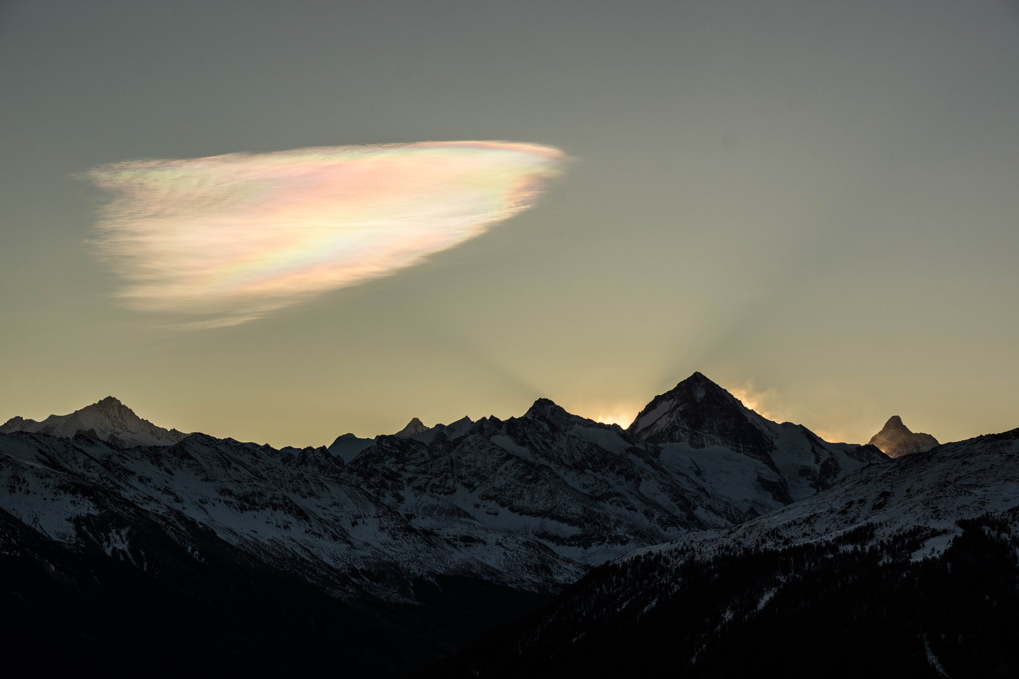 Sony DT 18-135mm F3.5-5.6 SAM sample photo. Iridescence sunrise photography