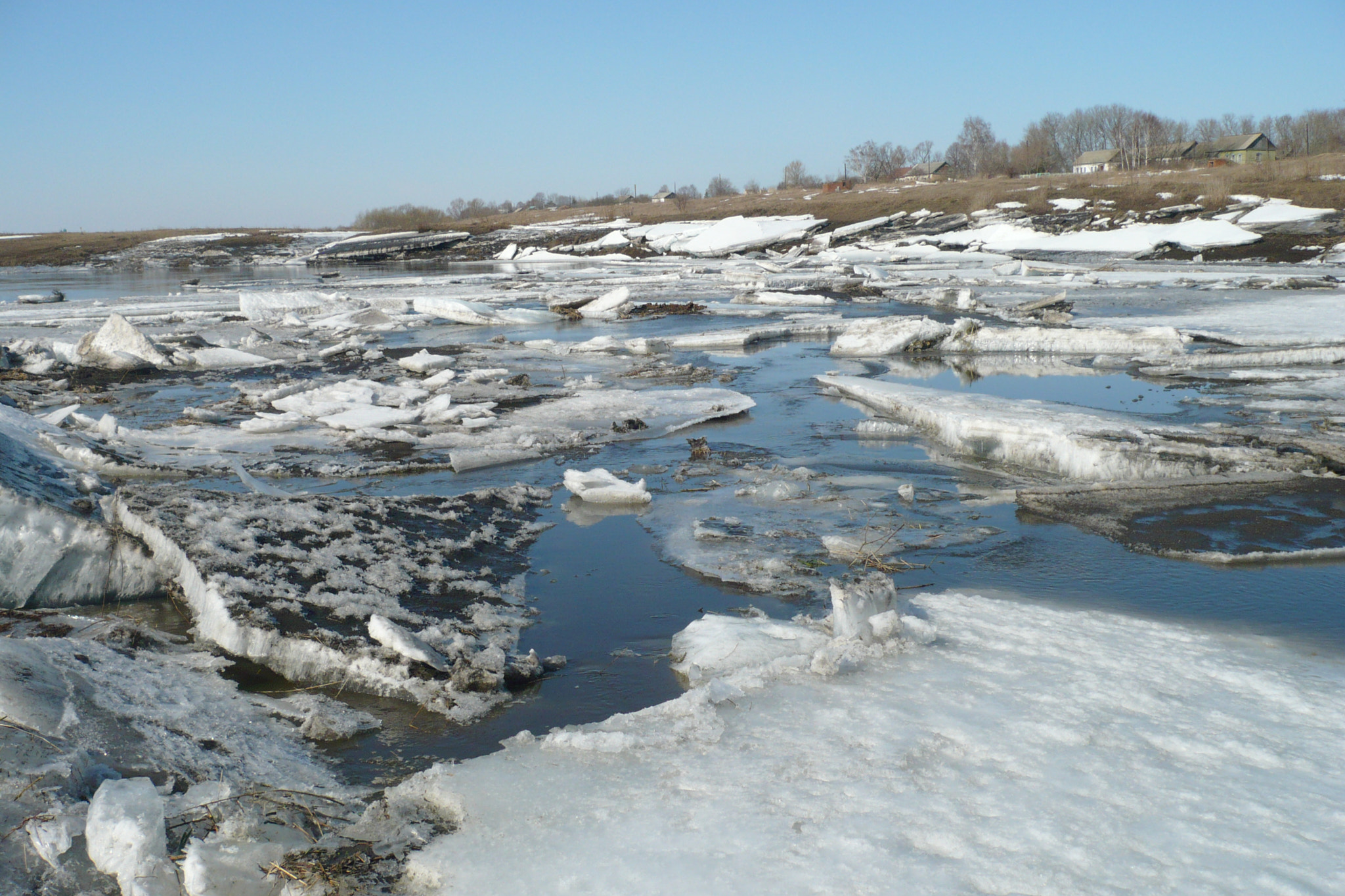 Panasonic DMC-LS75 sample photo. I turn the river into ice drift photography