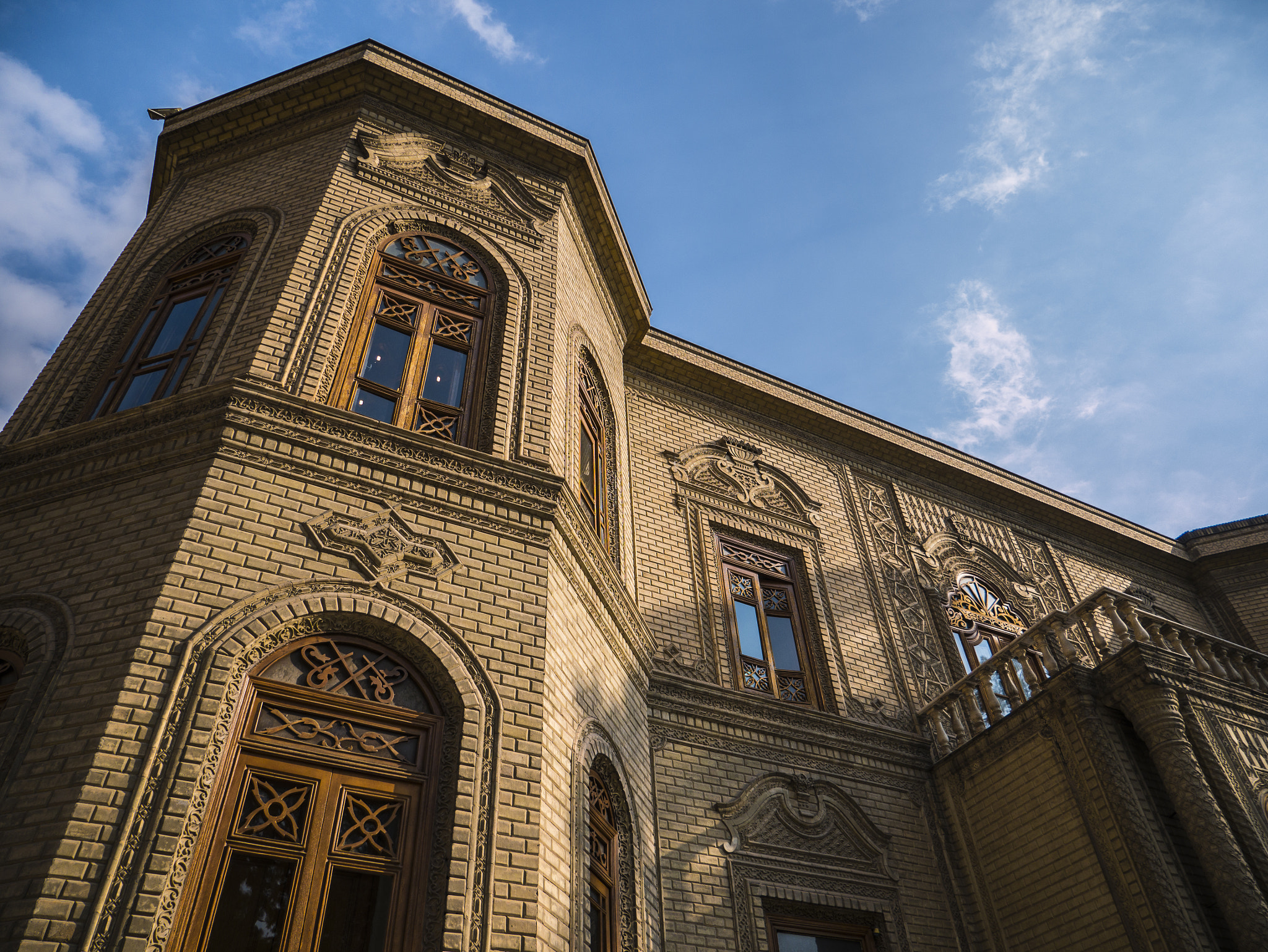 Panasonic Lumix DMC-G85 (Lumix DMC-G80) sample photo. Qavām's house photography