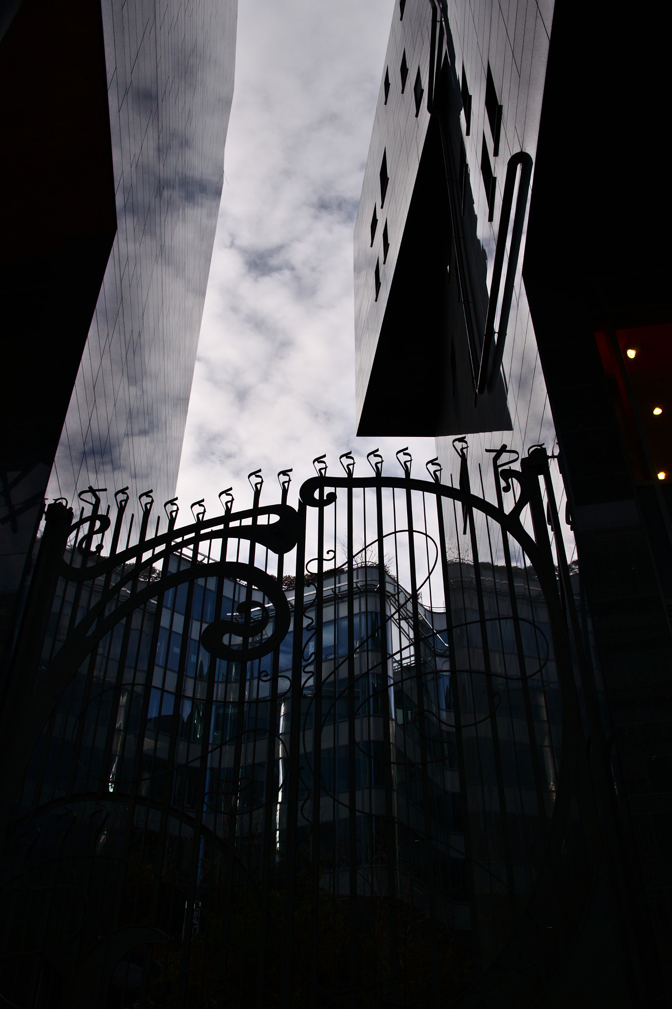 Sony a6300 + Sigma 19mm F2.8 EX DN sample photo. Paris photography