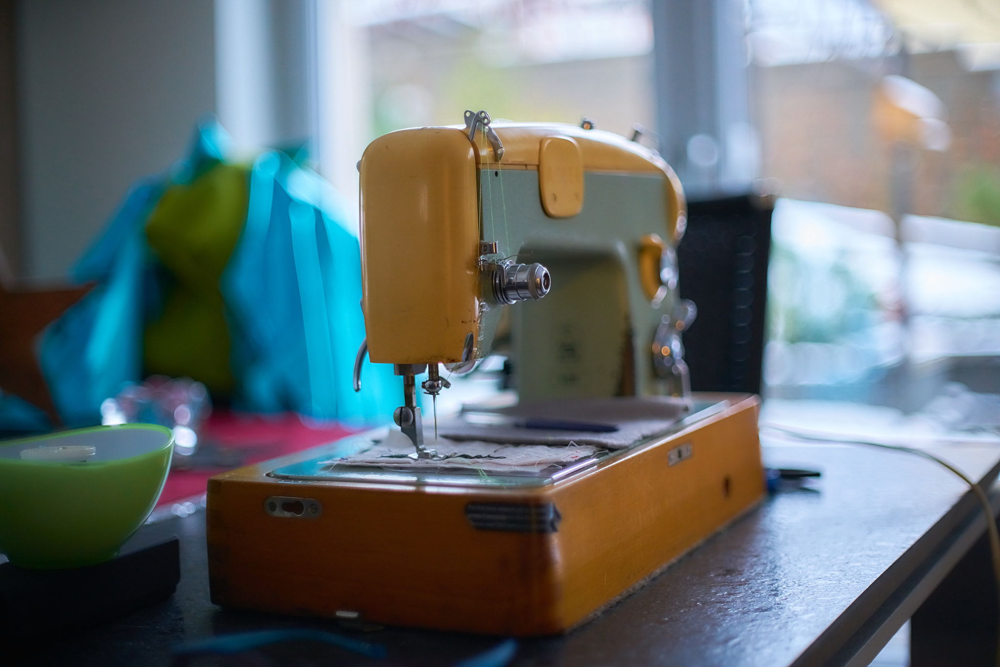 DT 40mm F2.8 SAM sample photo. Adler old sewing machine photography