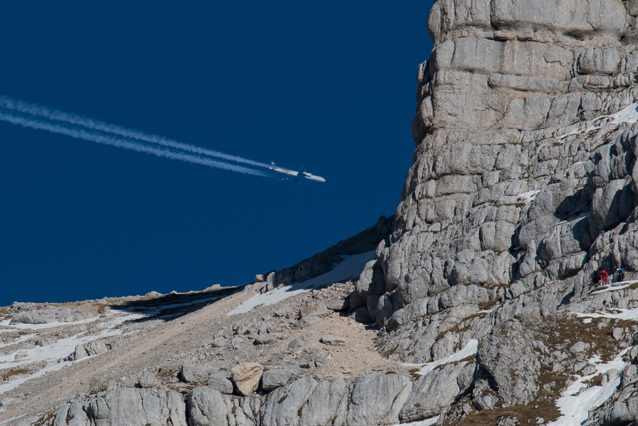 Nikon D500 + Sigma 50mm F2.8 EX DG Macro sample photo. The men and the plane photography